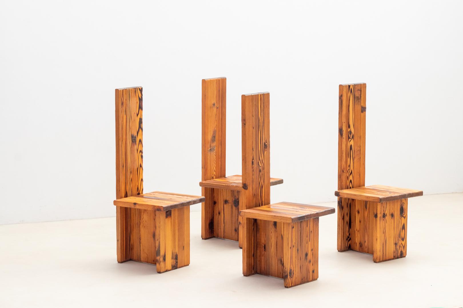 Set of 4 sculptural Italian chairs in pine For Sale 13