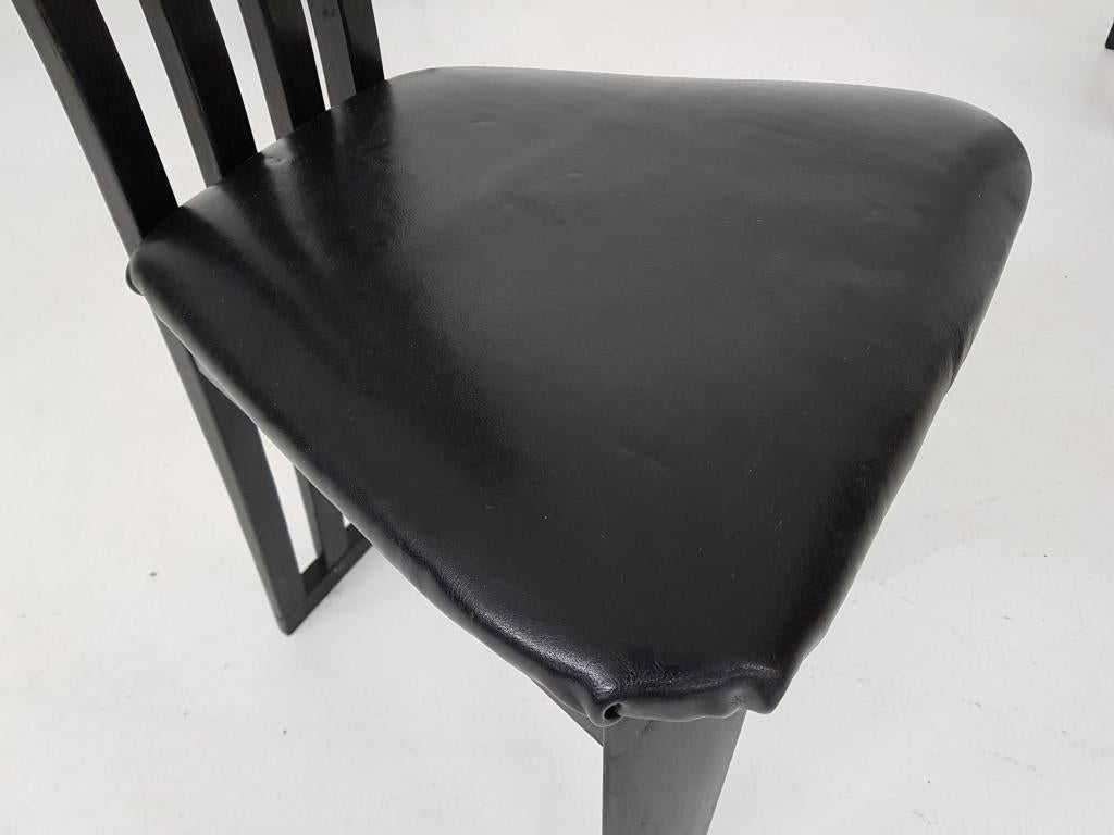 Set of 4 Sculptural Italian Modern Black Leather Dining Chairs by A. Sibau In Good Condition For Sale In Amsterdam, NL