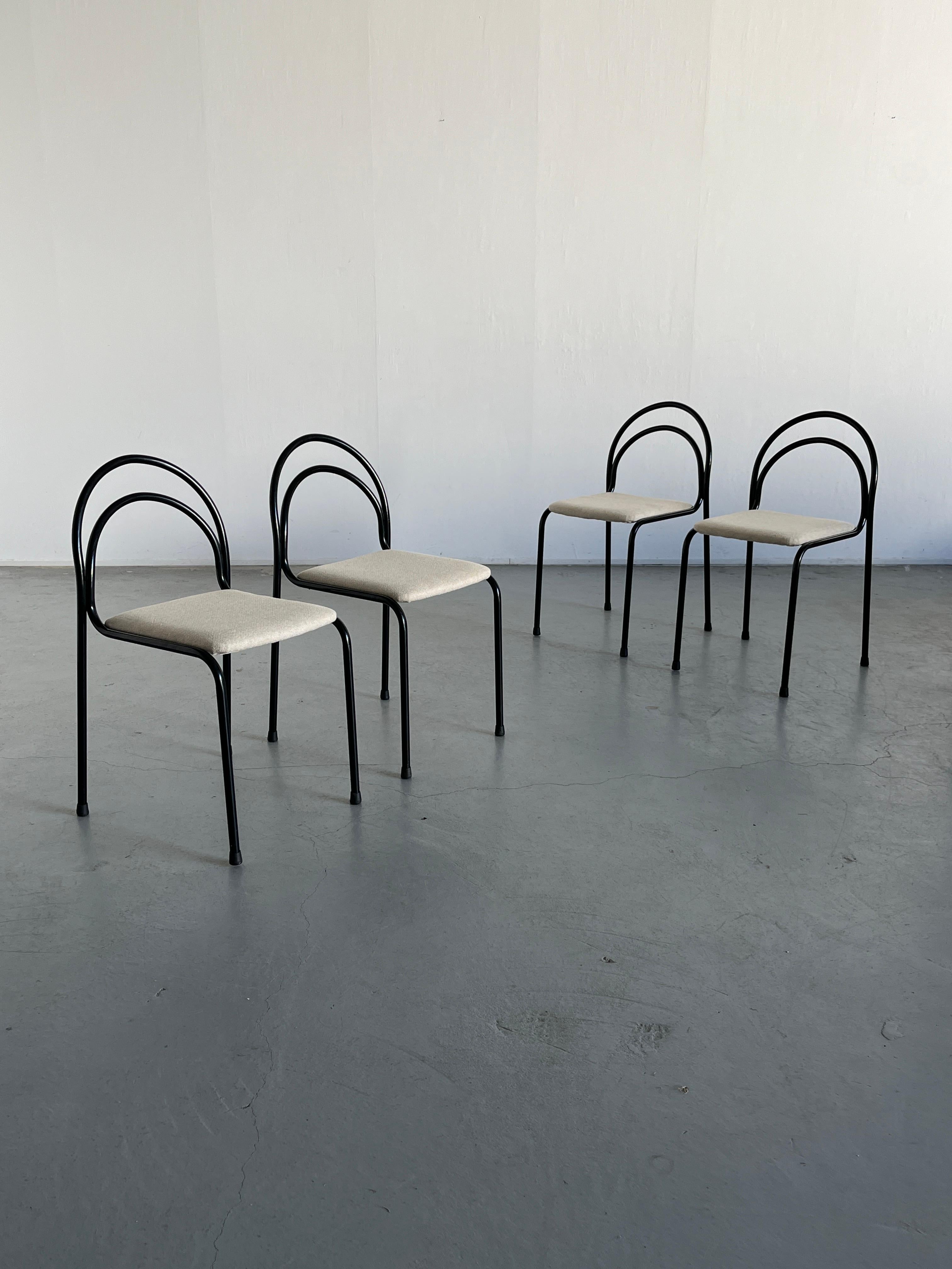 Set of 4 Sculptural Minimalist Stackable Dining Chairs, 1980s Italy In Good Condition In Zagreb, HR