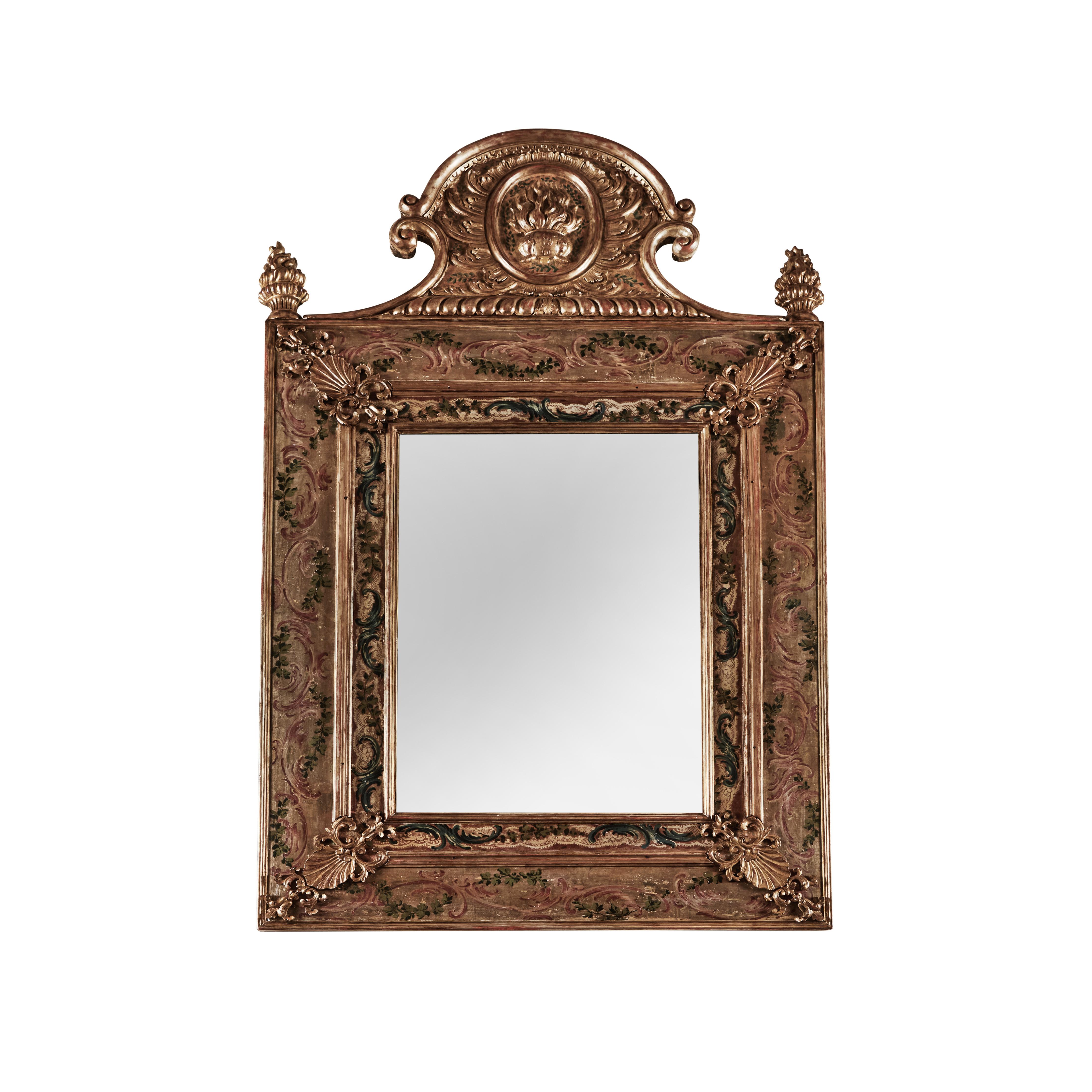 Ensemble de 4 miroirs néoclassiques polychromes et dorés représentant les quatre saisons. Le verre du miroir d'origine présente une perte de tressage et des taches dues à l'âge. 

VENDUS SÉPARÉMENT.  Le poids indiqué est celui de chaque pièce.