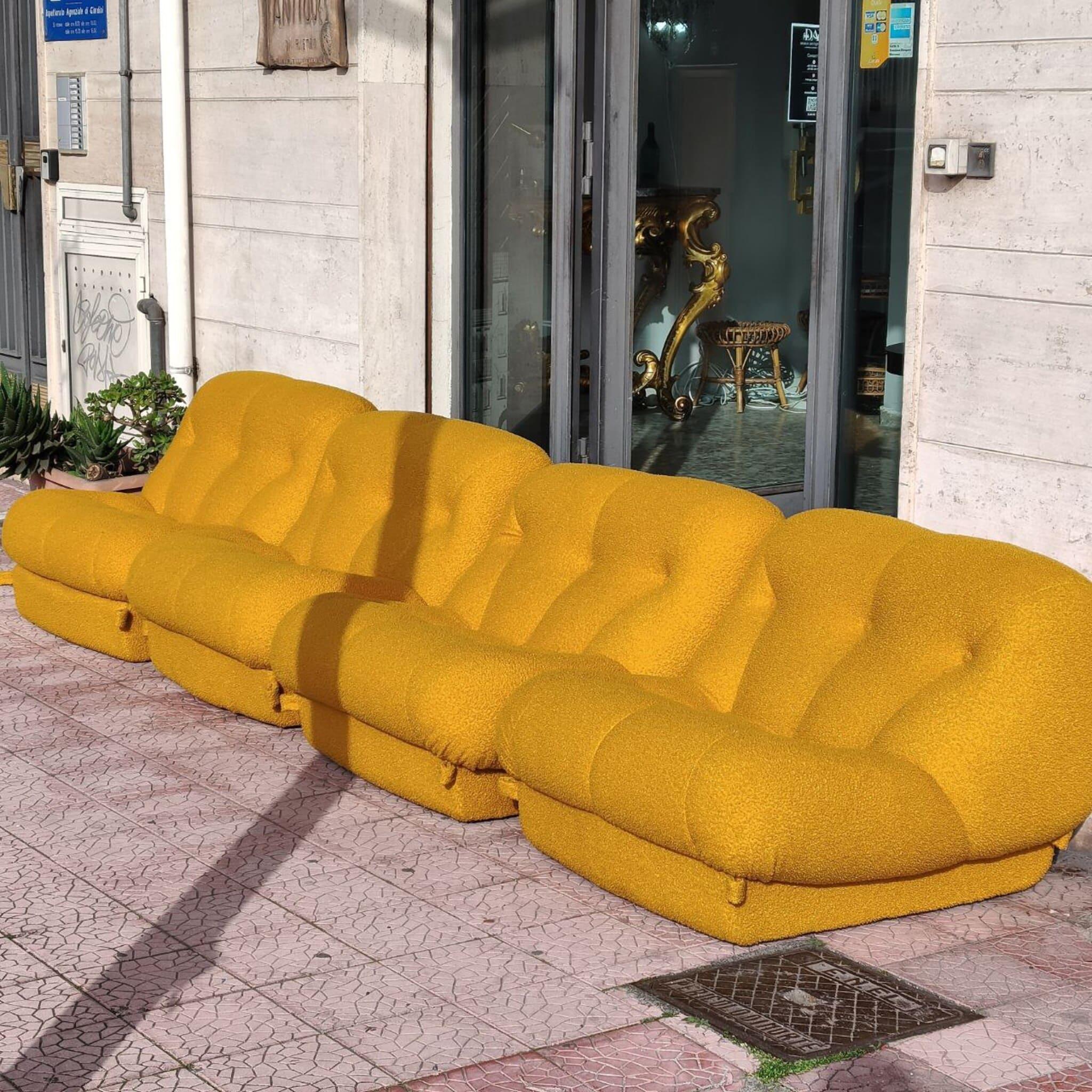 Italian Set of 4 seater modular sofa Rino Maturi for Mimo Padova Nuvolone, Italy 70s For Sale
