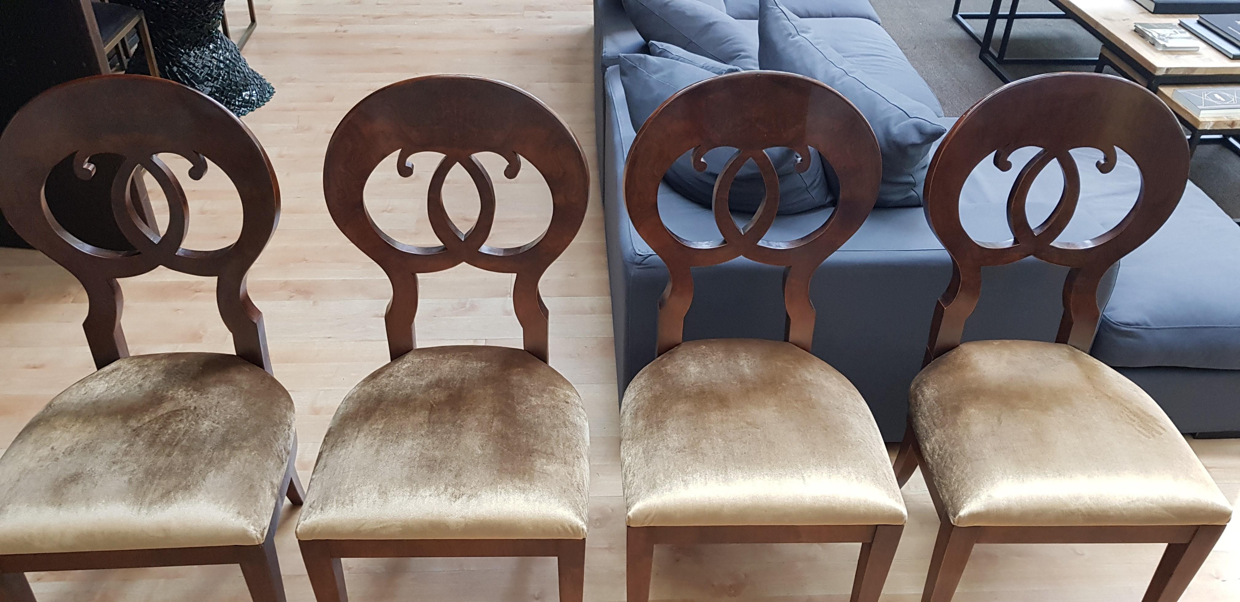 Set of four Biedermeier seats in solid walnut wood, delicately crafted with a back veneering in walnut wood and a front veneering in briarwood. The foam rubber padding is in non-deformable t35 (high density of robustness) and is supported by steel