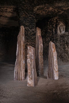 Juego de 4 portavelas de travertino rojo de forma irregular by Andres Monnier