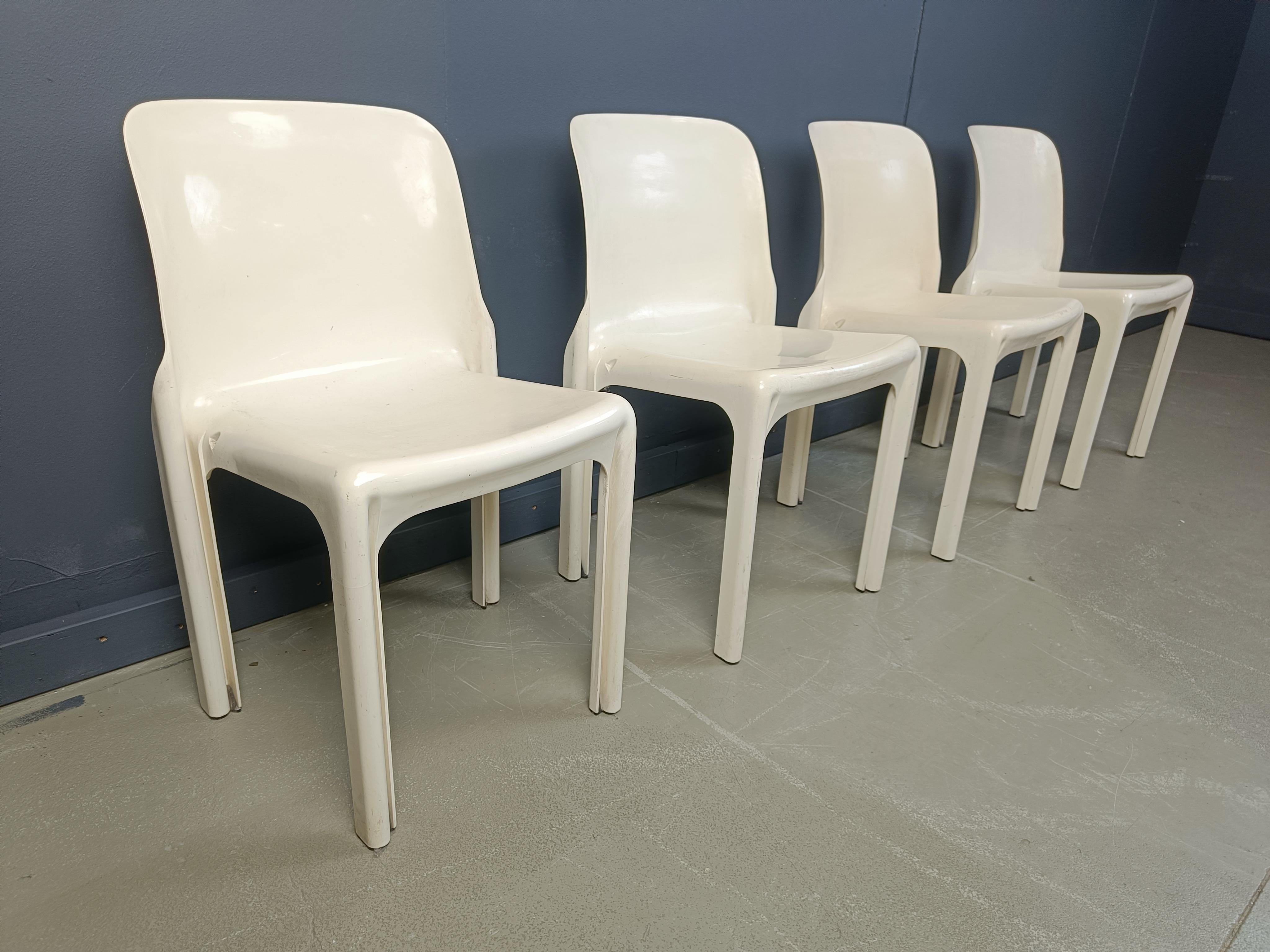 Fine XX secolo Set di 4 sedie da pranzo Selene di Vico Magistretti per Artemide, anni '70 in vendita