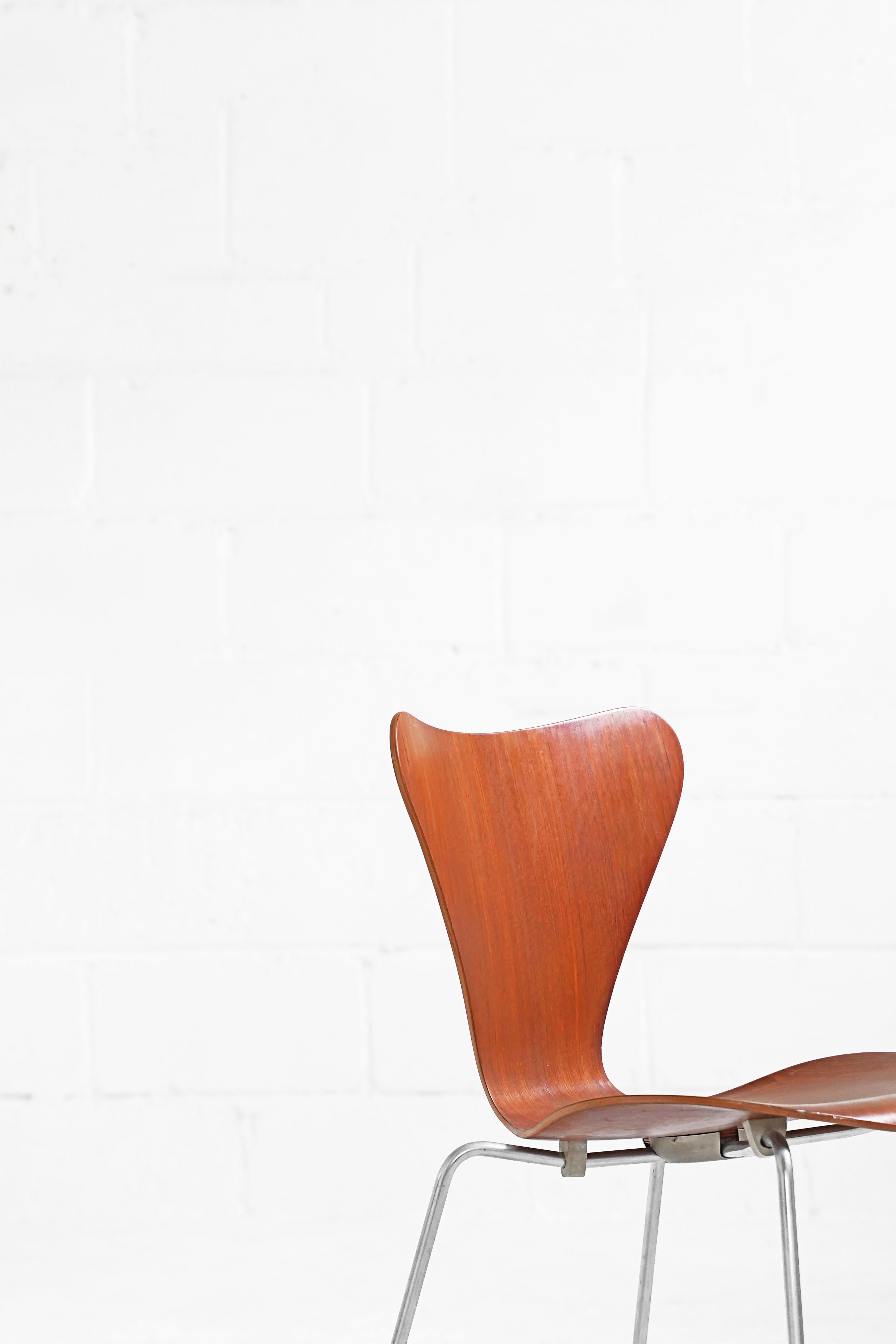 Set of 4 Series 7 Butterfly Chairs in Teak by Arne Jacobsen for Fritz Hansen In Good Condition In TORONTO, CA