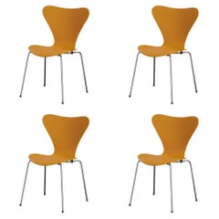 Ensemble de 4 chaises Series7, jaune brûlé et chrome en acier d'Arne Jacobsen