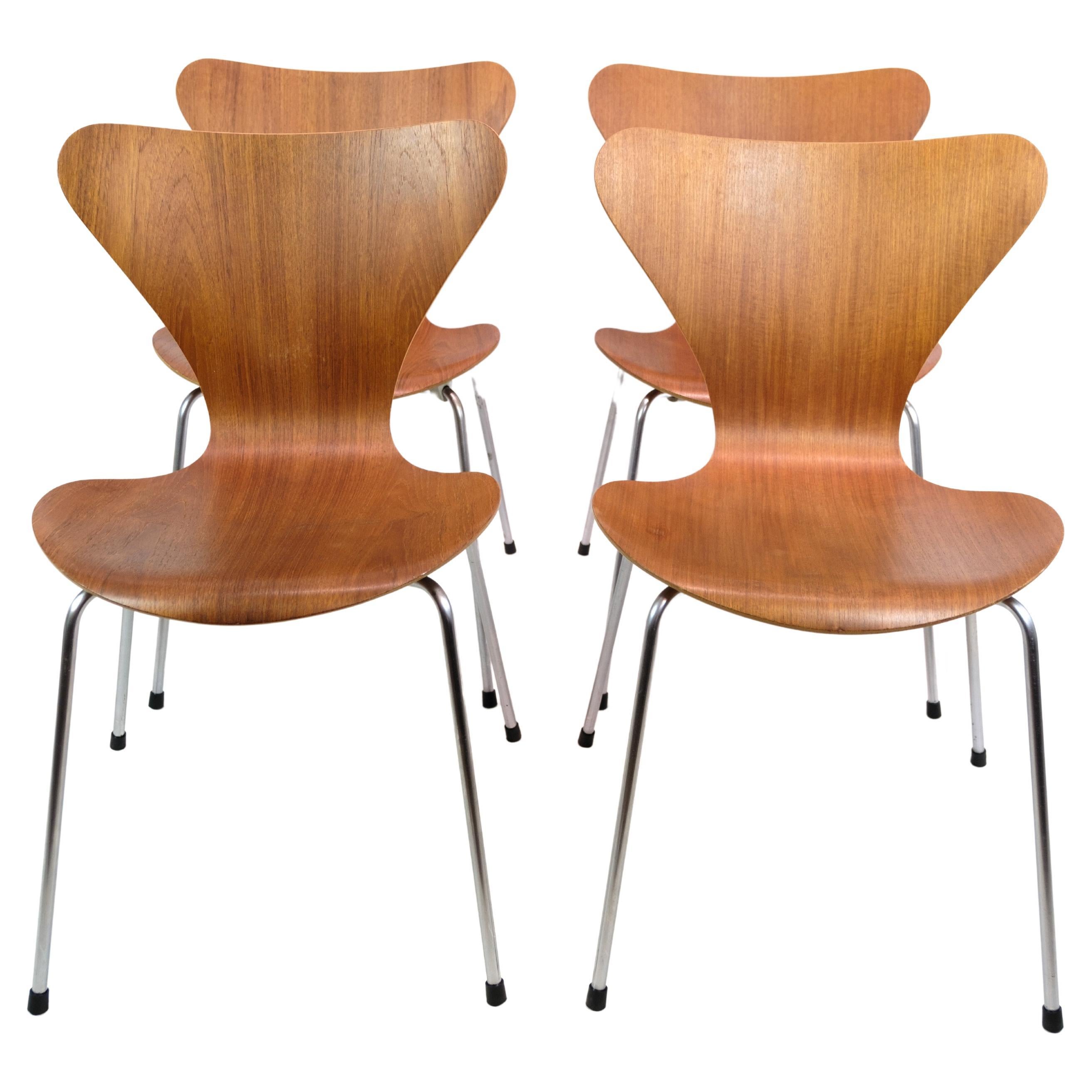Set of 4 Seven Chairs In Teak wood by Arne Jacobsen and Fritz Hansen from 1960 For Sale