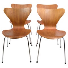Satz von 4 Sieben Stühlen aus Teakholz von Arne Jacobsen und Fritz Hansen aus dem Jahr 1960