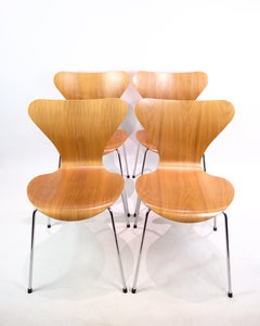 Set Of Four Series Seven Chairs In Walnut By Arne Jacobsen For Fritz Hansen
