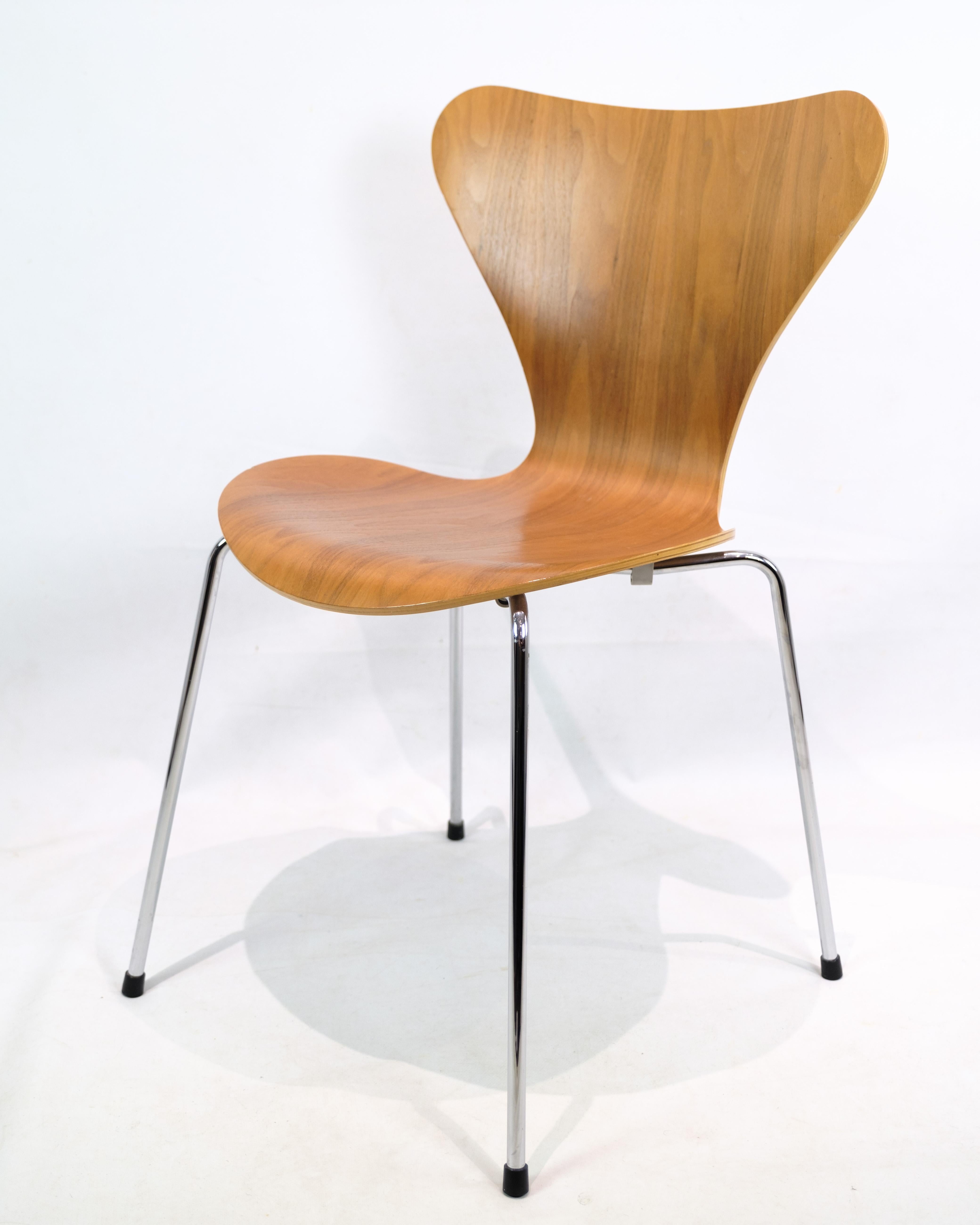 Danois Ensemble de 4 chaises Seven en noyer d'Arne Jacobsen et Fritz Hansen de 1980 en vente