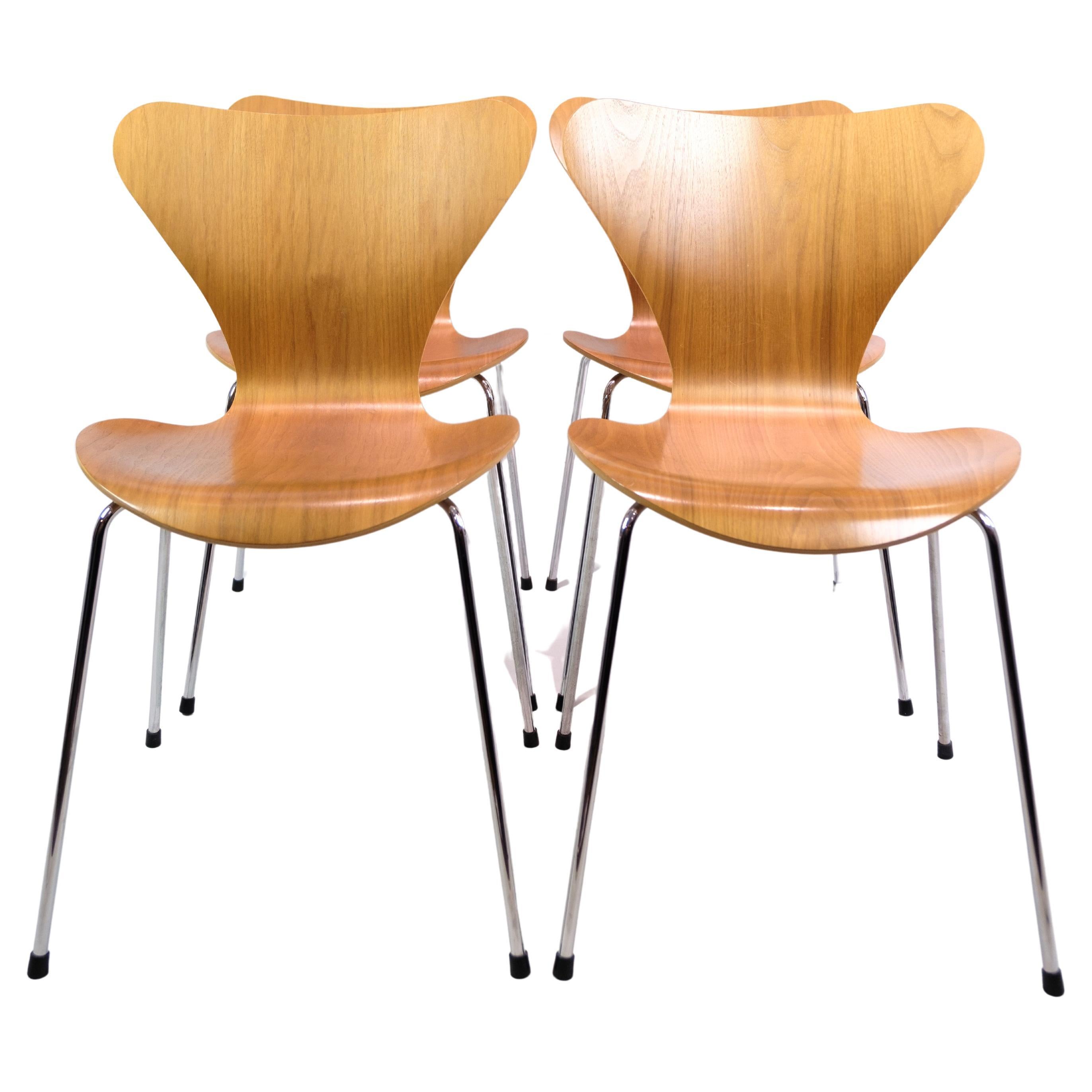 Ensemble de 4 chaises Seven en noyer d'Arne Jacobsen et Fritz Hansen de 1980 en vente