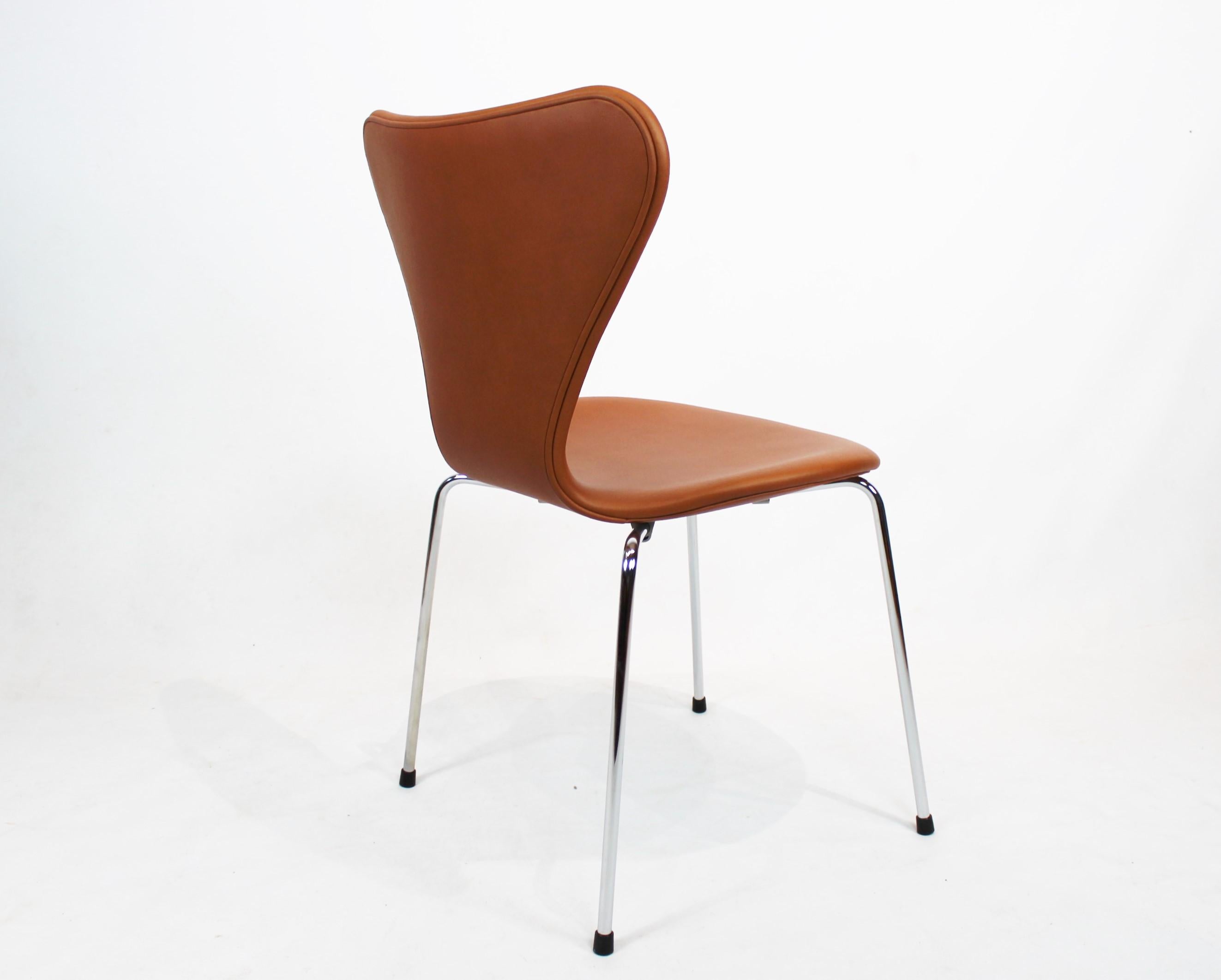 Satz von vier Stühlen der Serie Seven Chairs, Modell 3107, cognacfarbenes Leder, Arne Jacobsen (Dänisch) im Angebot