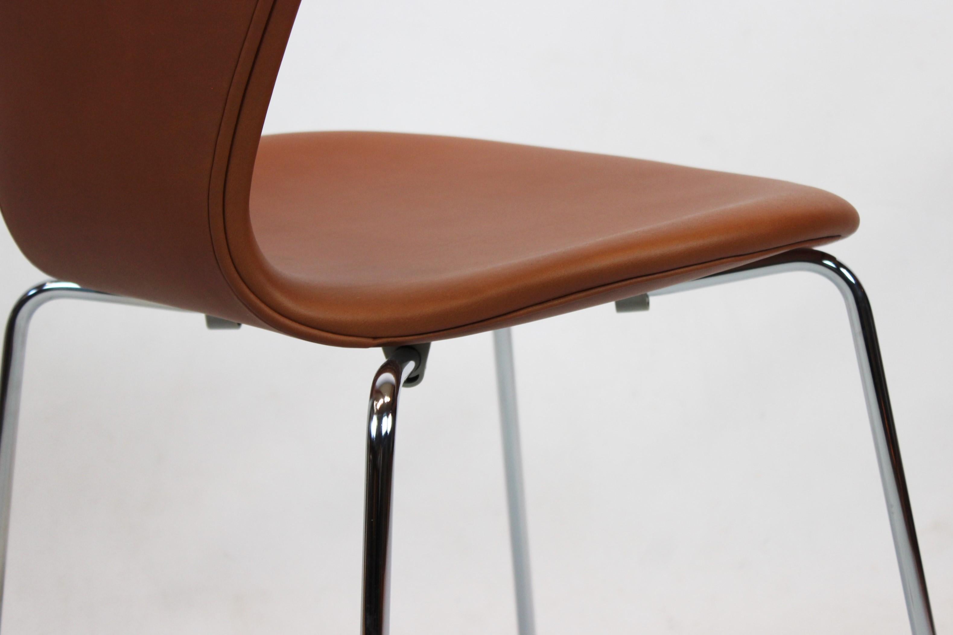 Ensemble de quatre chaises Series Seven, modèle 3107, cuir cognac, Arne Jacobsen en vente 2