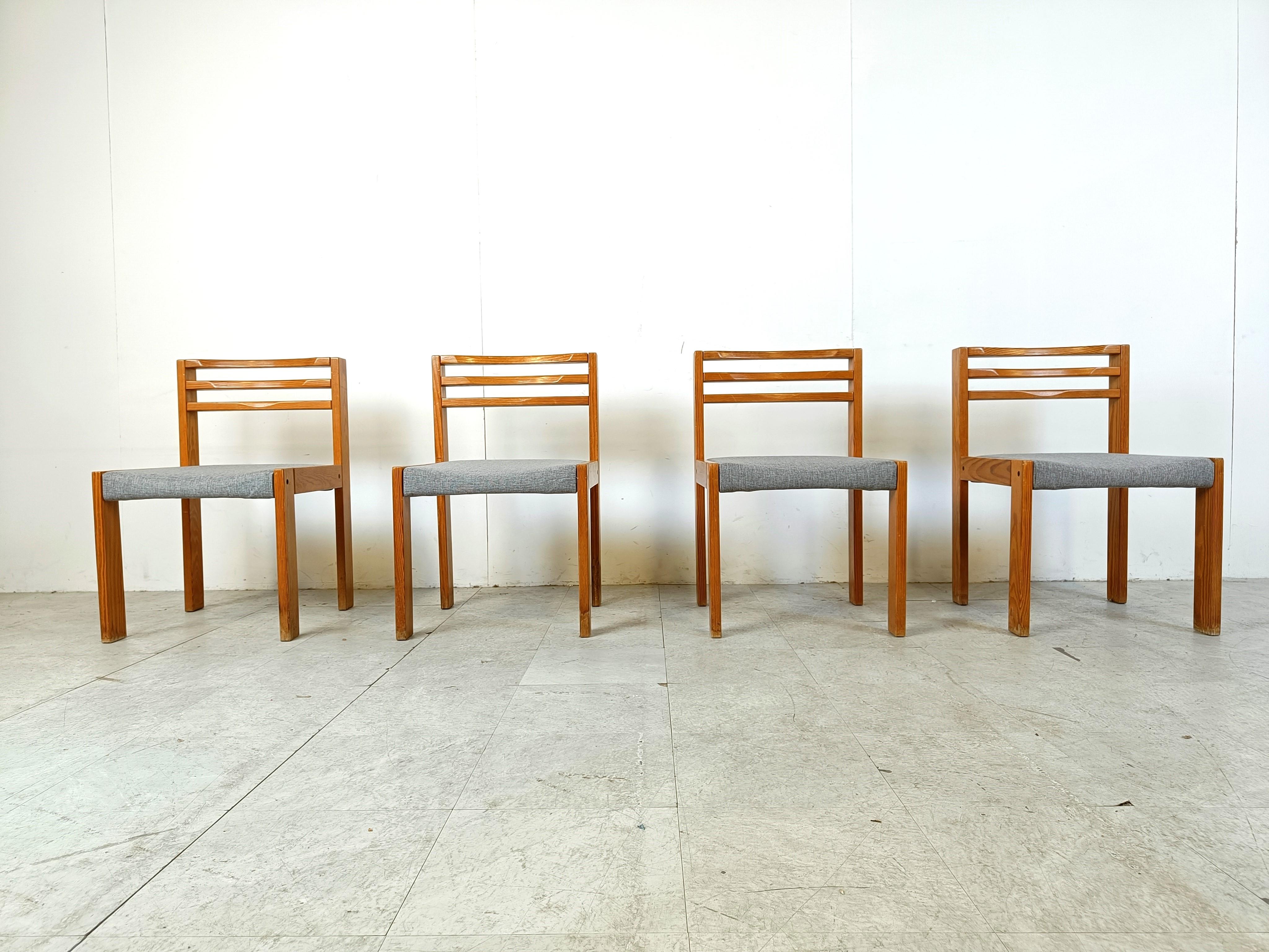 Set of 4 SG 1200 dining chairs by Cees Braakman for Pastoe, 1970s  In Good Condition For Sale In HEVERLEE, BE