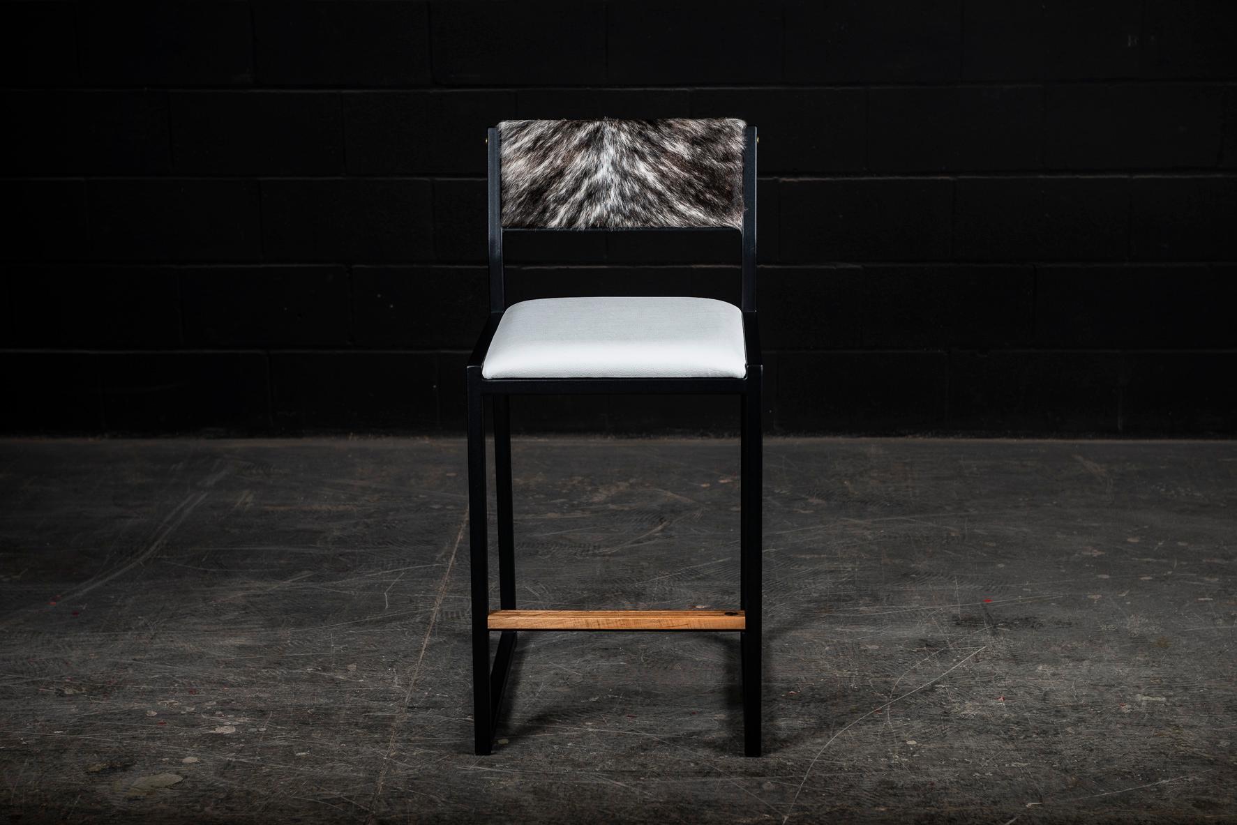 Hand-Crafted 4x Shaker Counter Stools by AMBROZIA, Grey Brindle Cowhide, Maple & White Vinyl For Sale