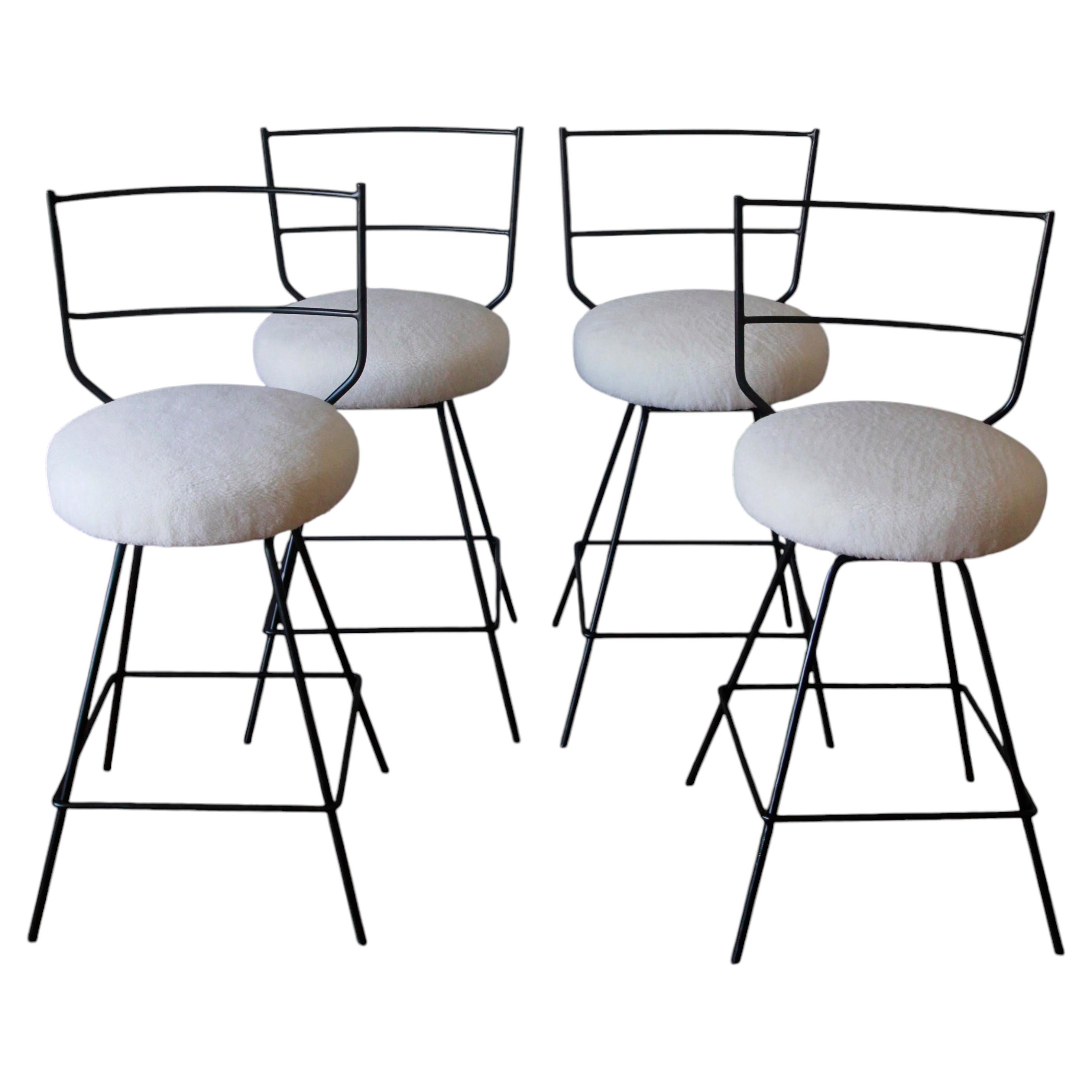 CONJUNTO de 4 taburetes giratorios de piel de becerro "Tabouret" de Understated Design en venta