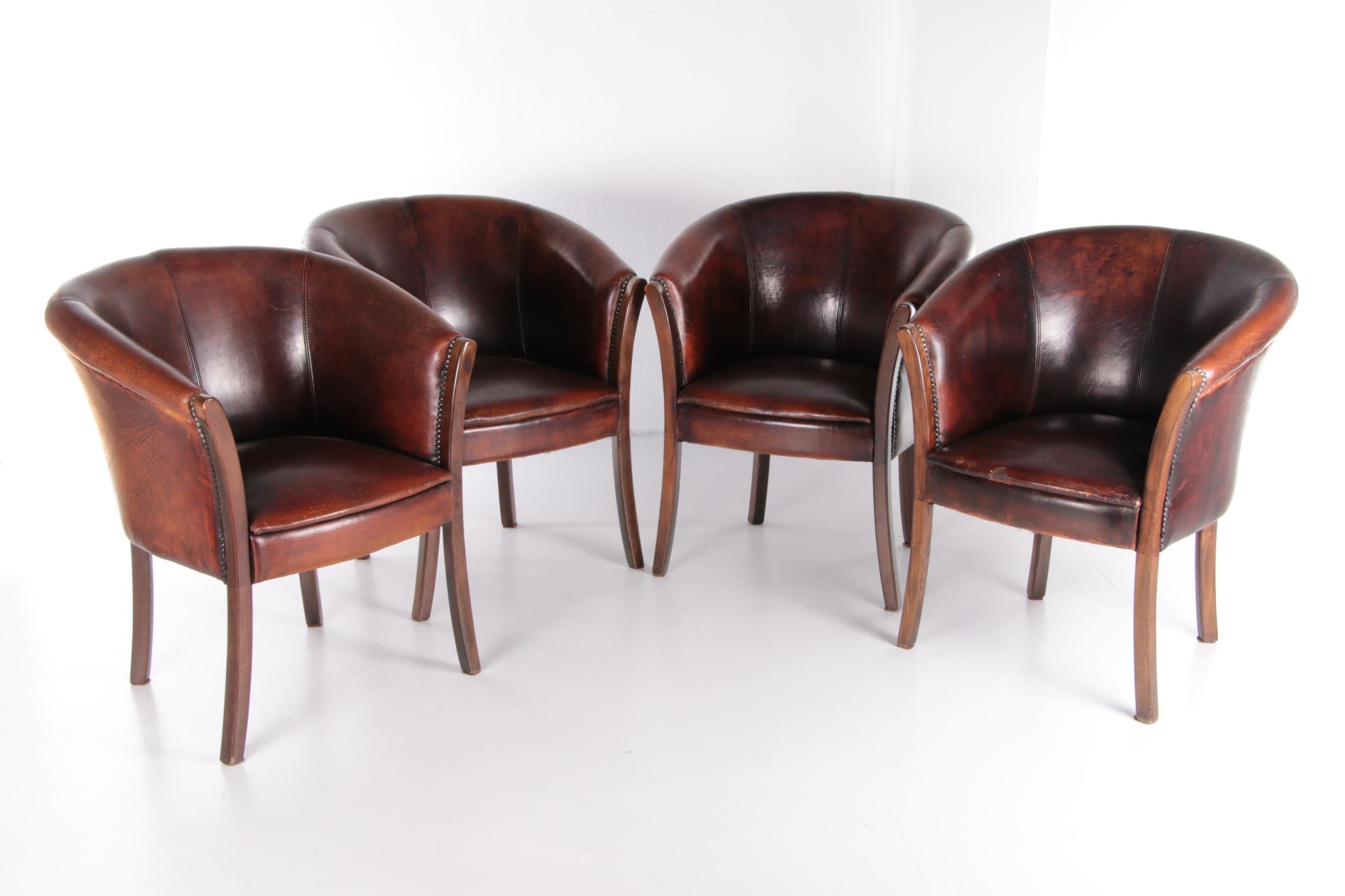 This is a set of 4 dining room chairs made of sheep leather.

A lovely seat and excellent seating comfort for long dining.

The legs are made of wood and they are nicely finished, also nicely finished with nails.

These chairs were made around