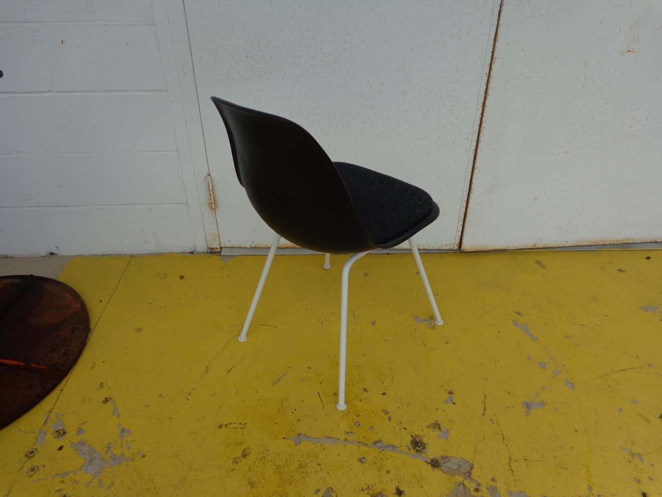American Set of 4 Signed Eames Herman Miller Shell Chairs For Sale