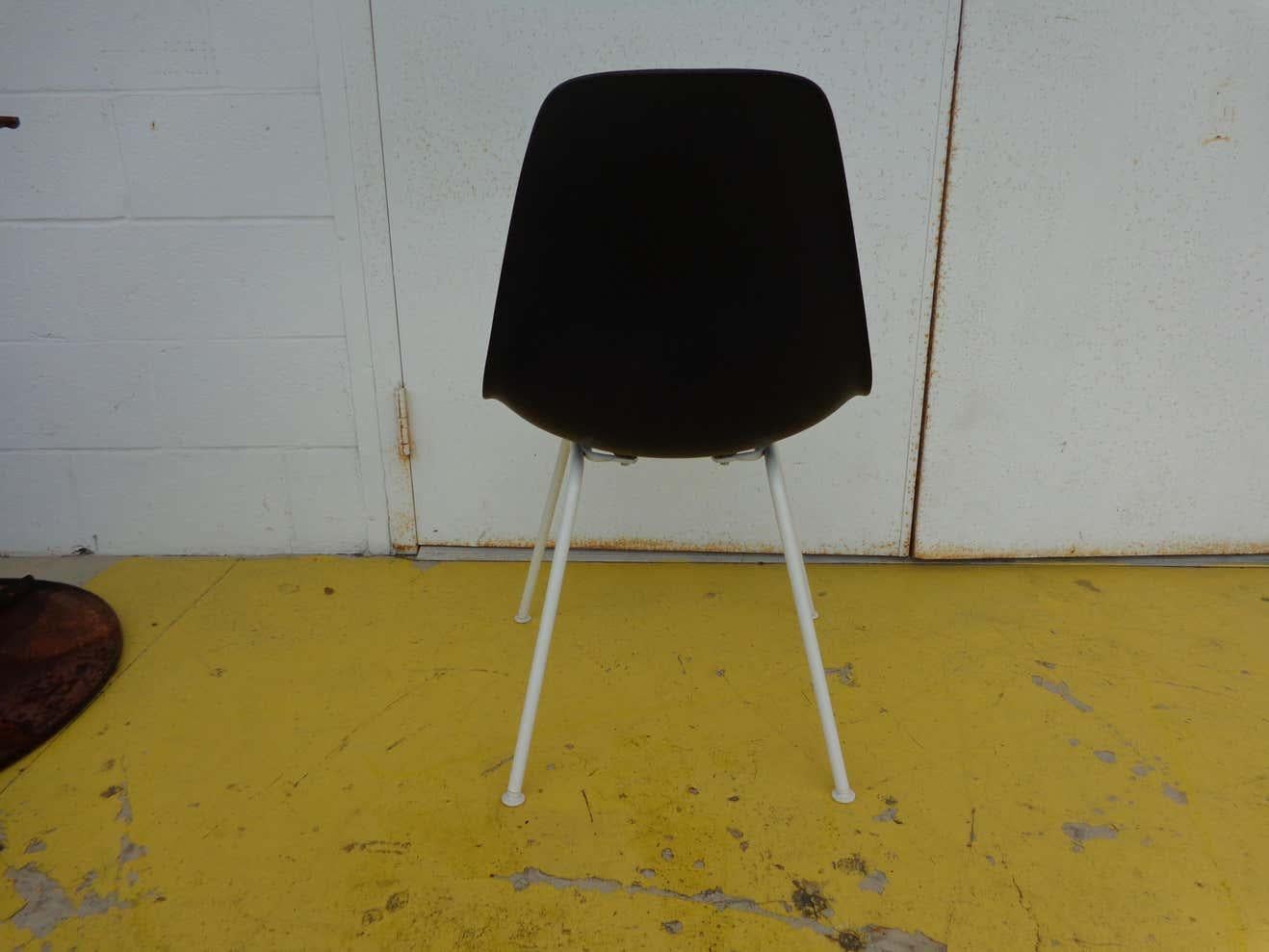 Set of 4 Signed Eames Herman Miller Shell Chairs In Good Condition For Sale In Pasadena, TX