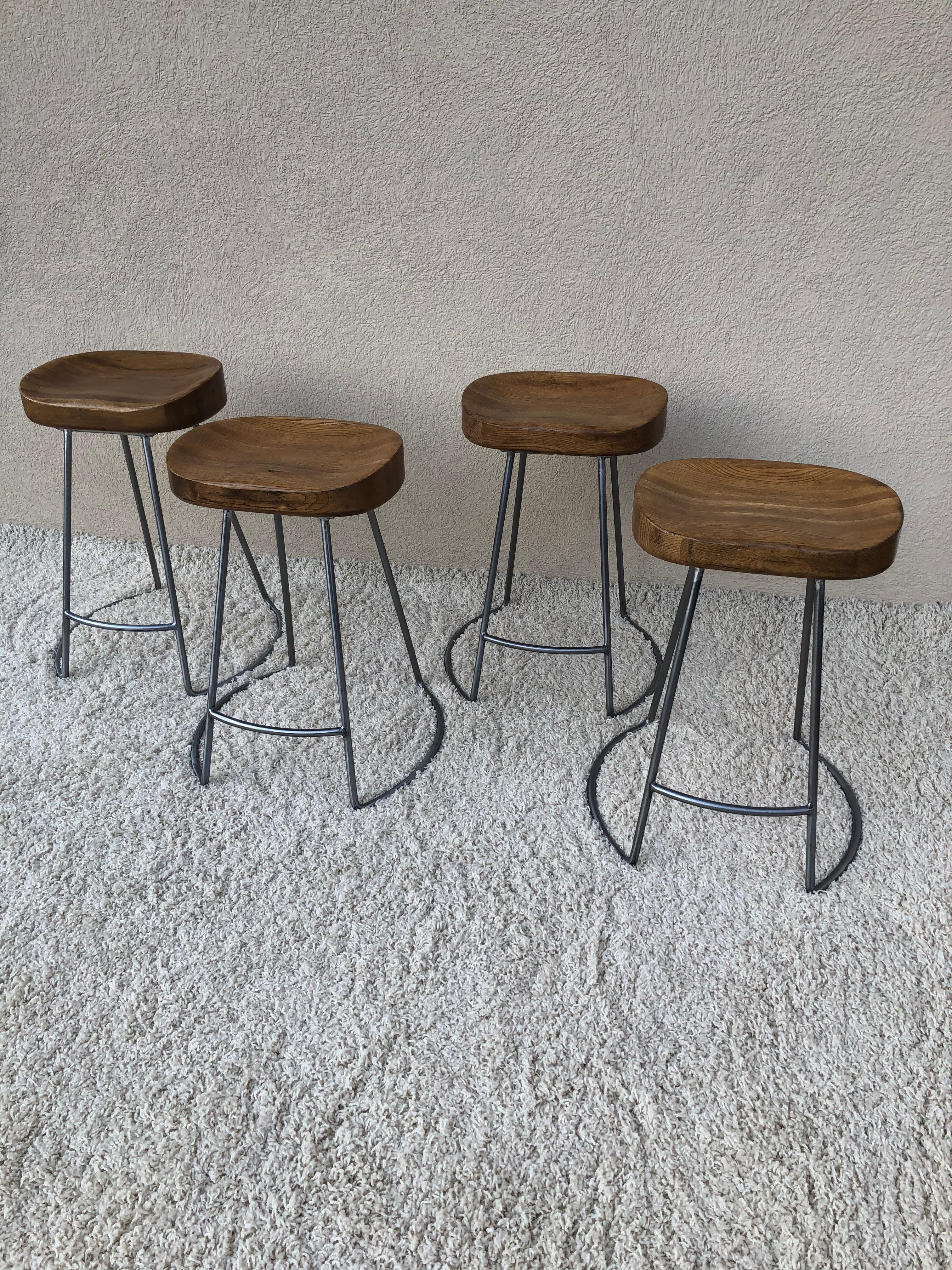 Set of 4 Silver Steel Polish Finish to Bases Solid Oak Top Counter Stools In Excellent Condition For Sale In Westport, CT