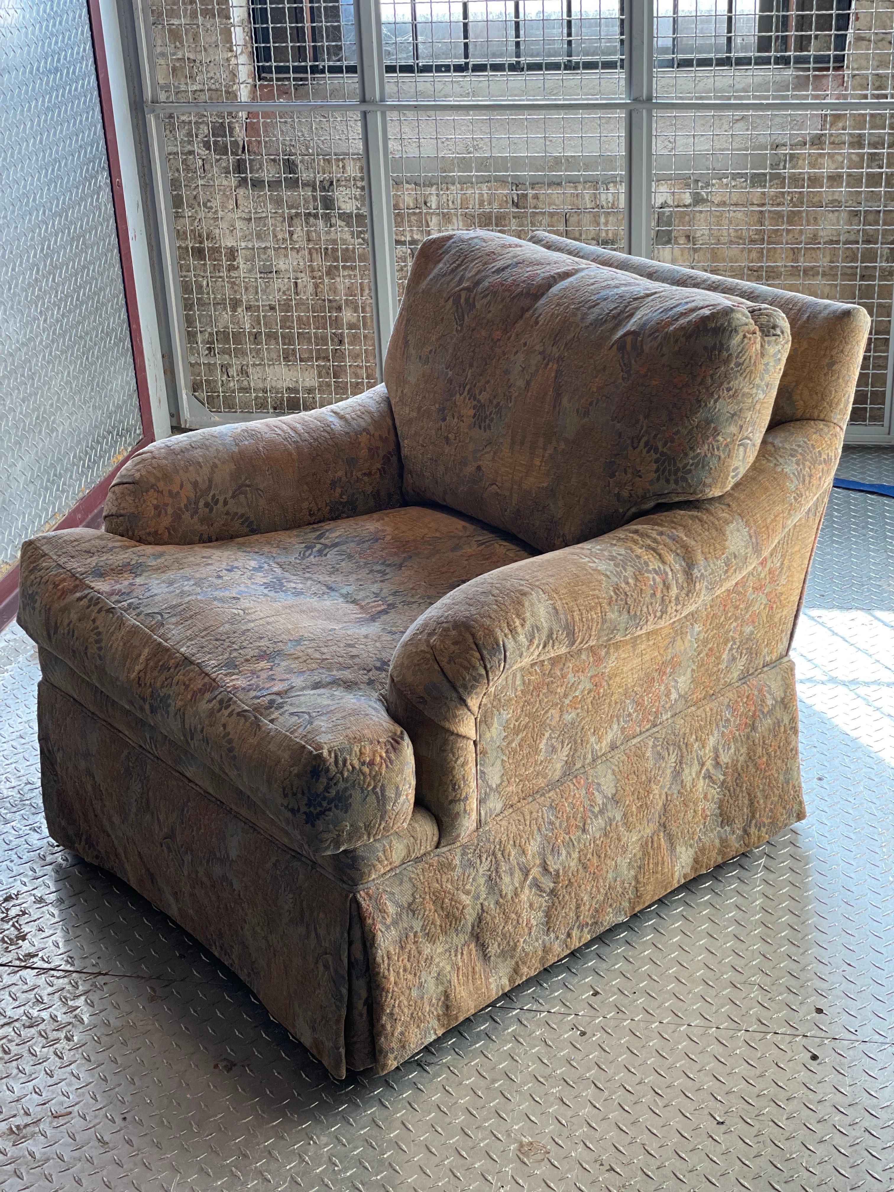 Set of 4 Skirted Bridgewater Style Club Chairs 4