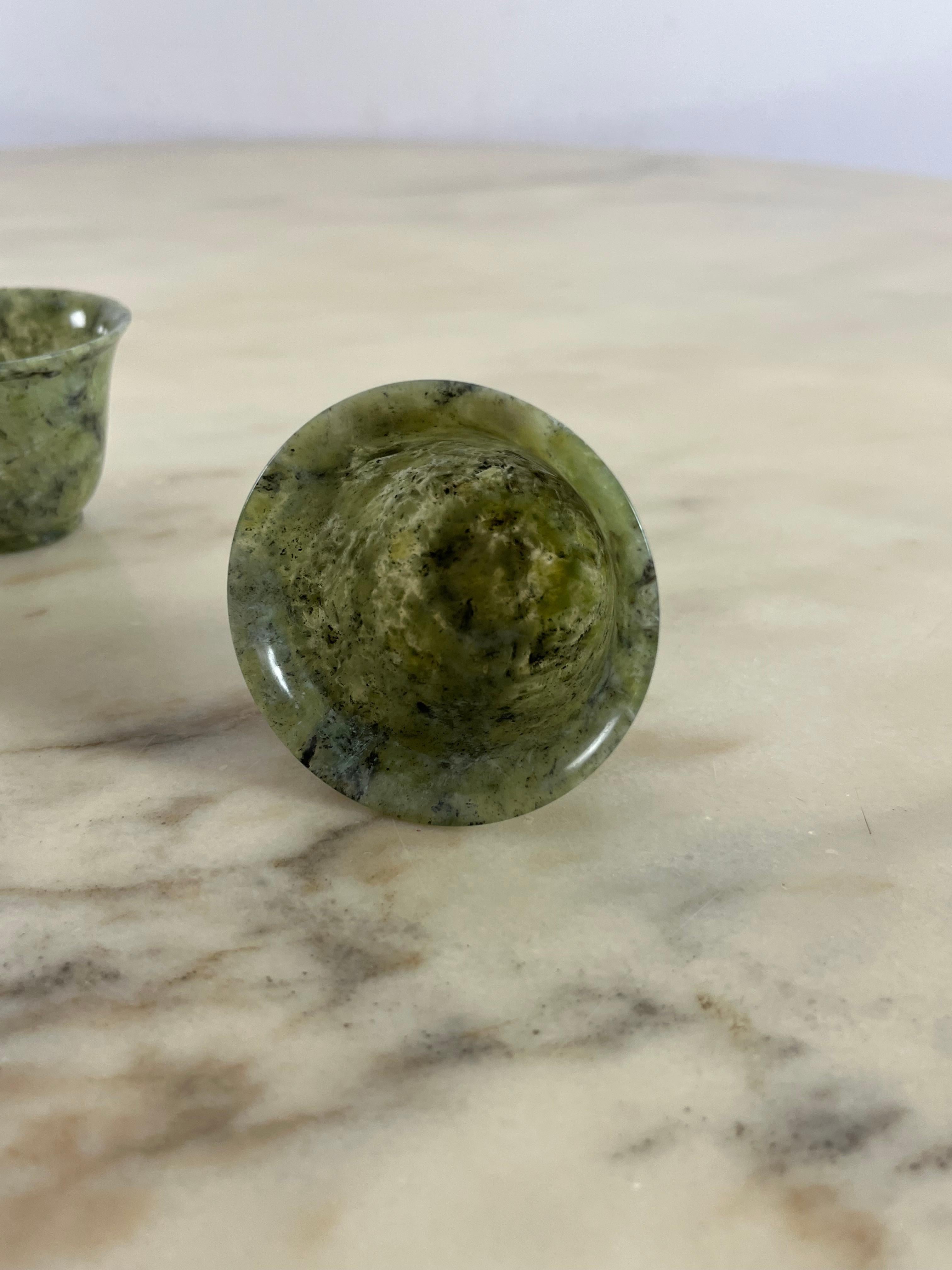Milieu du XXe siècle Ensemble de 4 petites coupes chinoises en jade 1930 en vente