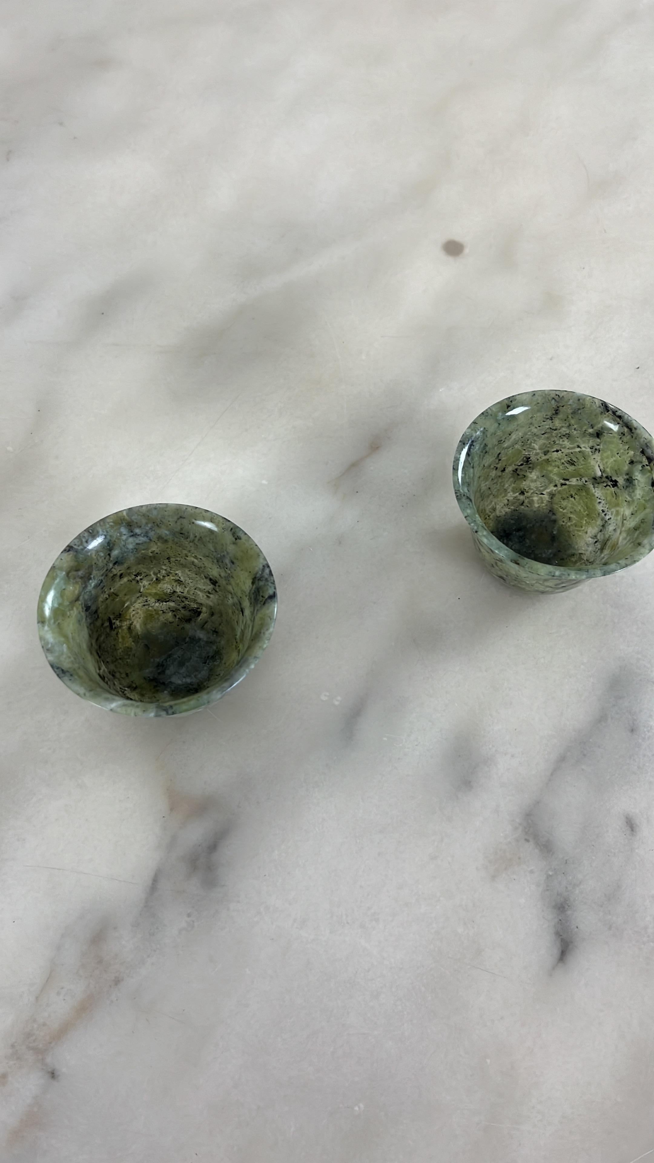 Ensemble de 4 petites coupes chinoises en jade 1930 en vente 3
