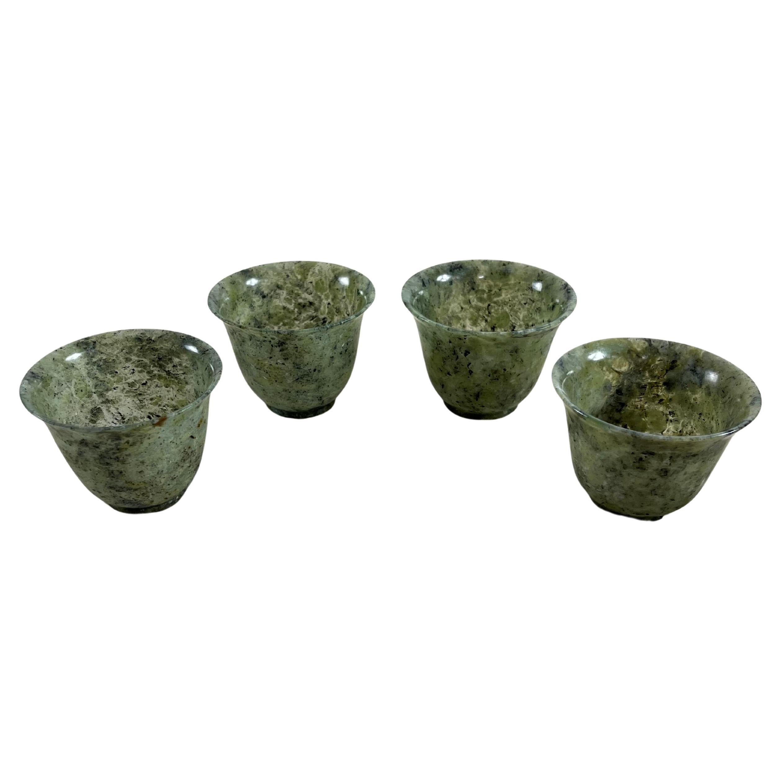 Ensemble de 4 petites coupes chinoises en jade 1930 en vente