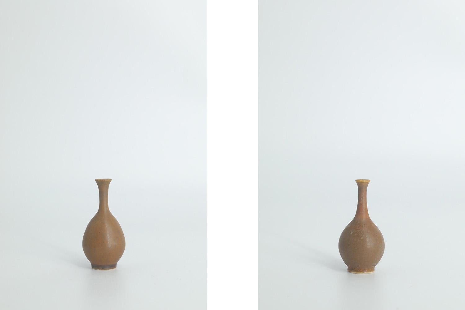 Set of 4 Small Mid-Century Scandinavian Modern Collectible Brown Stoneware Vase In Good Condition For Sale In Warszawa, Mazowieckie