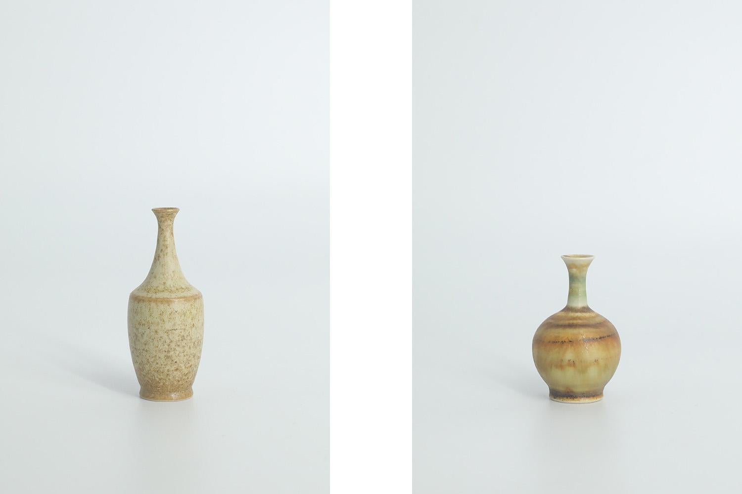 Ensemble de 4 petits vases en grès marron de collection du milieu du siècle dernier Excellent état - En vente à Warszawa, Mazowieckie