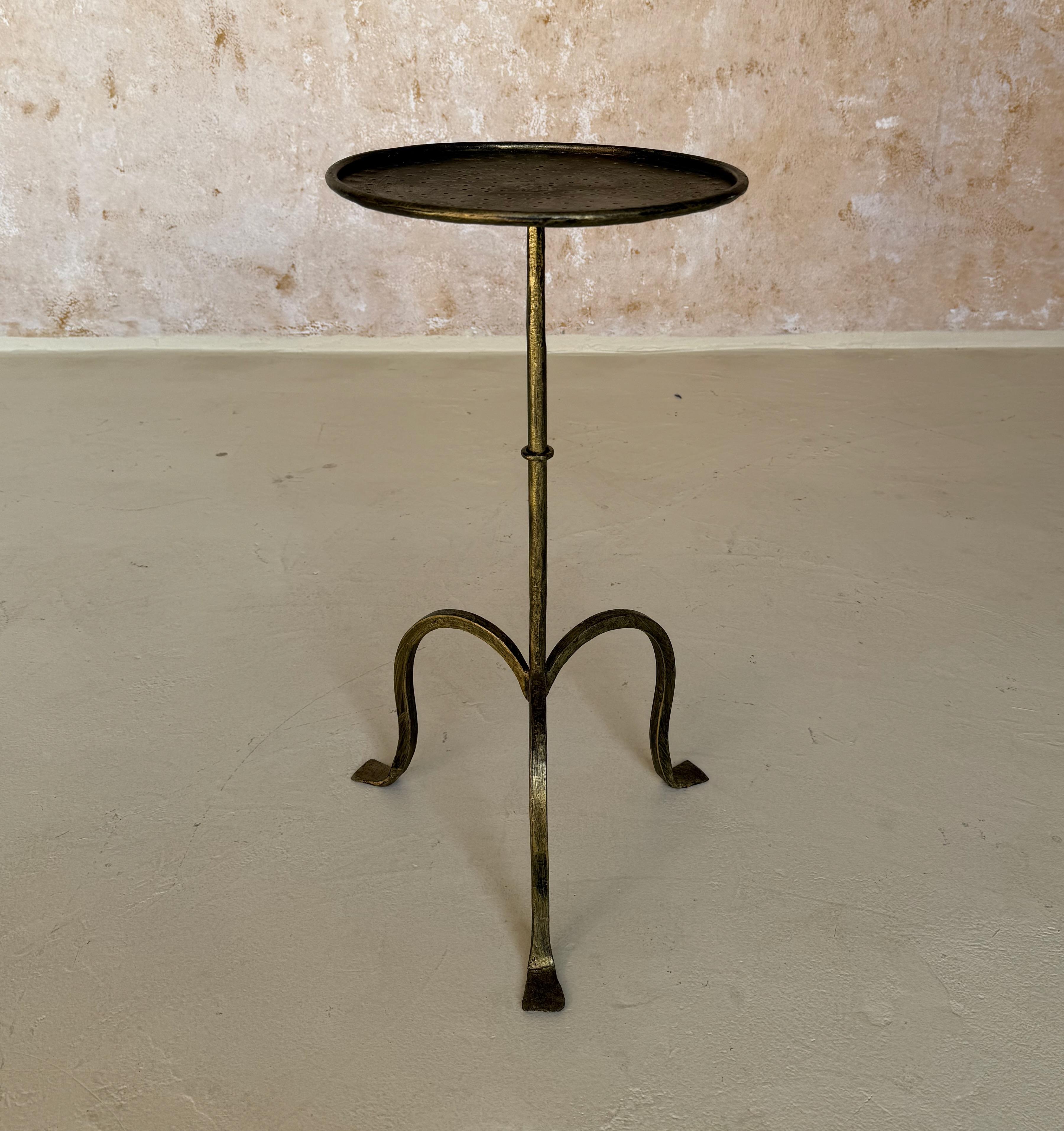 Set of 4 small Spanish end tables, recently handcrafted by skilled European artisans using traditional iron-working techniques and materials. Inspired by a vintage design from the 1950s, each table features an elegant central stem adorned with a