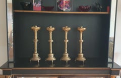 Ensemble de 4 chandeliers hauts et lourds de style église en laiton massif moulé