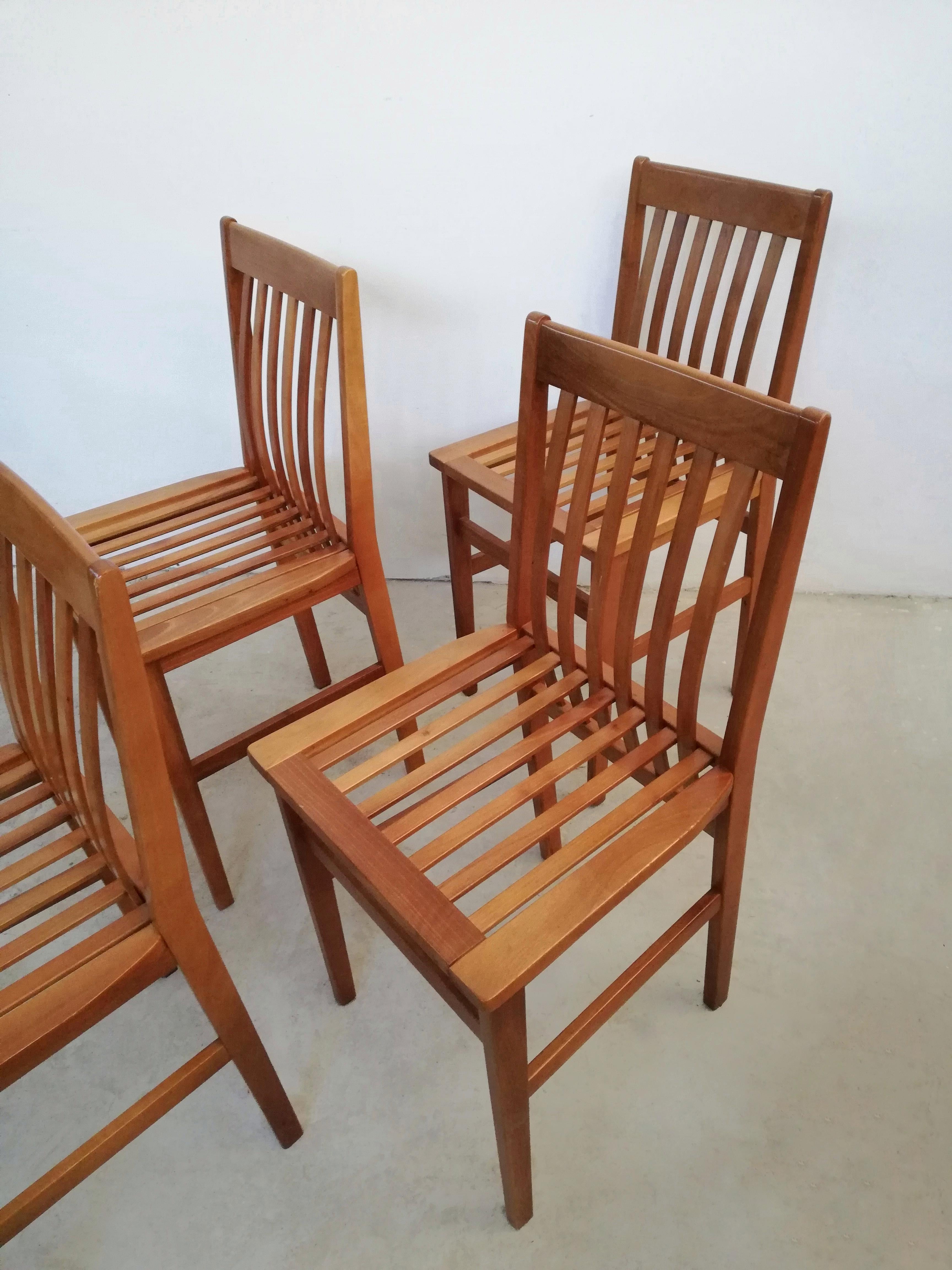 Ensemble de 4 chaises « Milan » en bois massif conçues par Aldo Rossi pour Molteni en vente 6