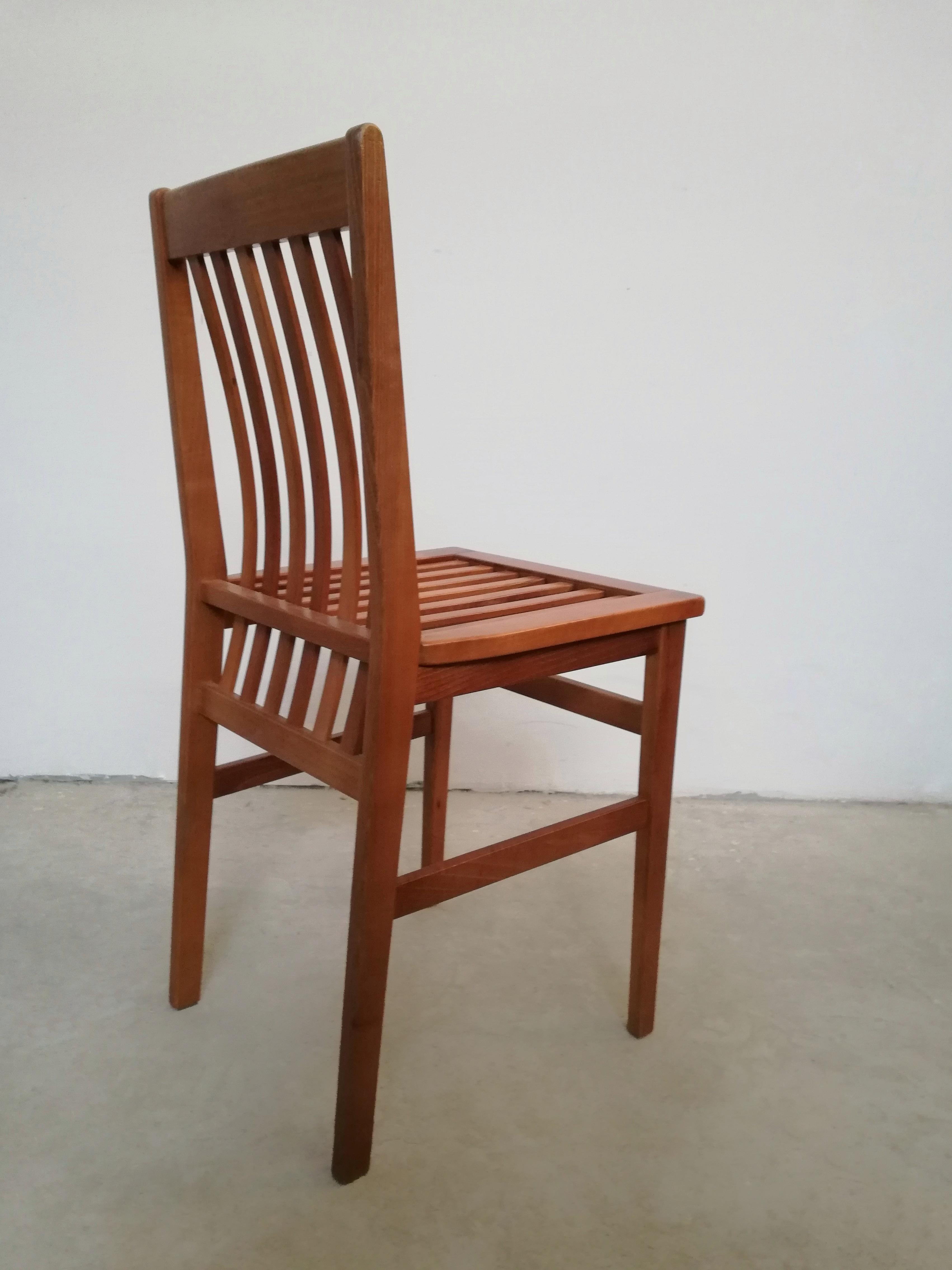 Ensemble de 4 chaises « Milan » en bois massif conçues par Aldo Rossi pour Molteni en vente 12