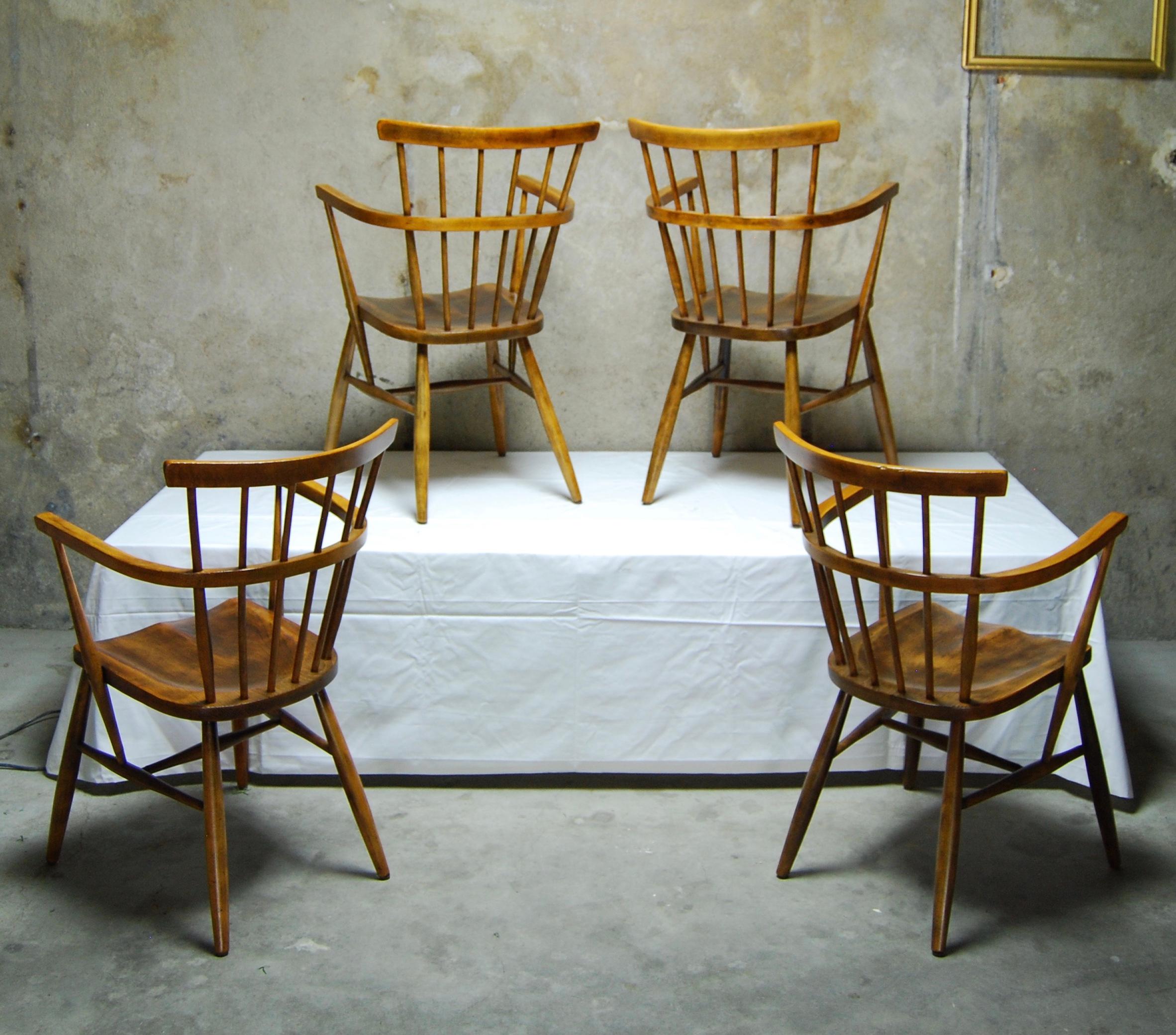 Set of 4 Solid Wood Scandinavian Windsor Style Armchairs In Good Condition In CHINON, FR