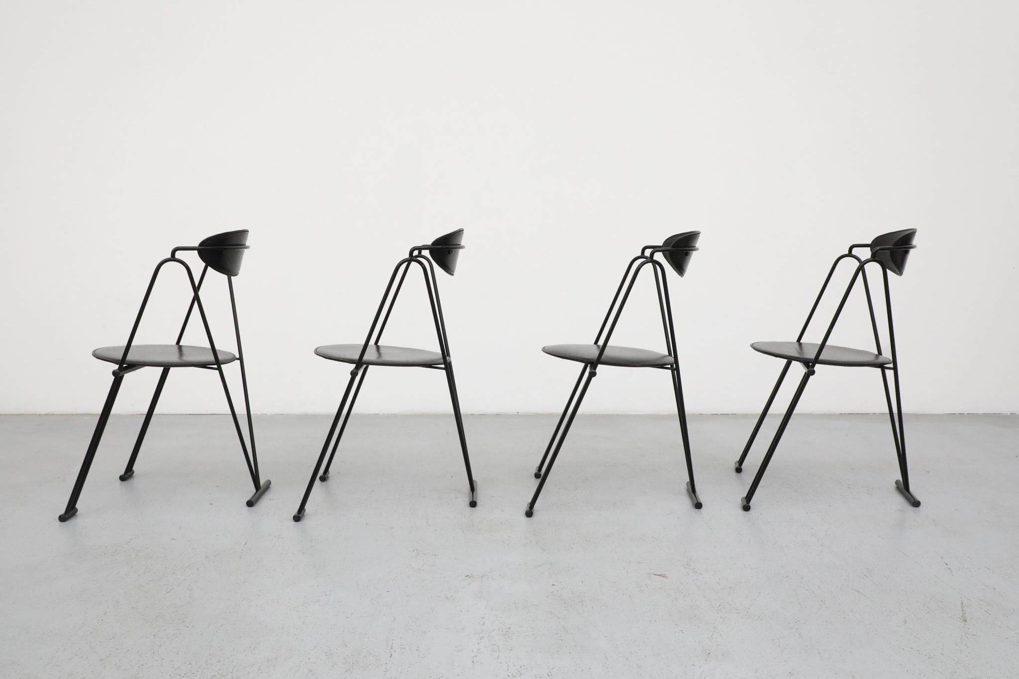 Satz von 4 von Sottsass inspirierten Esszimmerstühlen im Memphis-Stil (Postmoderne) im Angebot