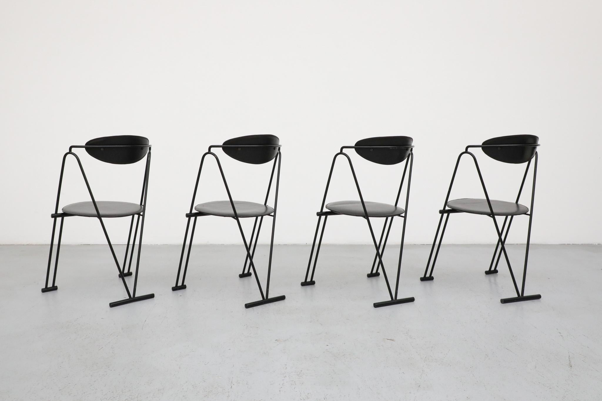 Satz von 4 von Sottsass inspirierten Esszimmerstühlen im Memphis-Stil (Italienisch) im Angebot
