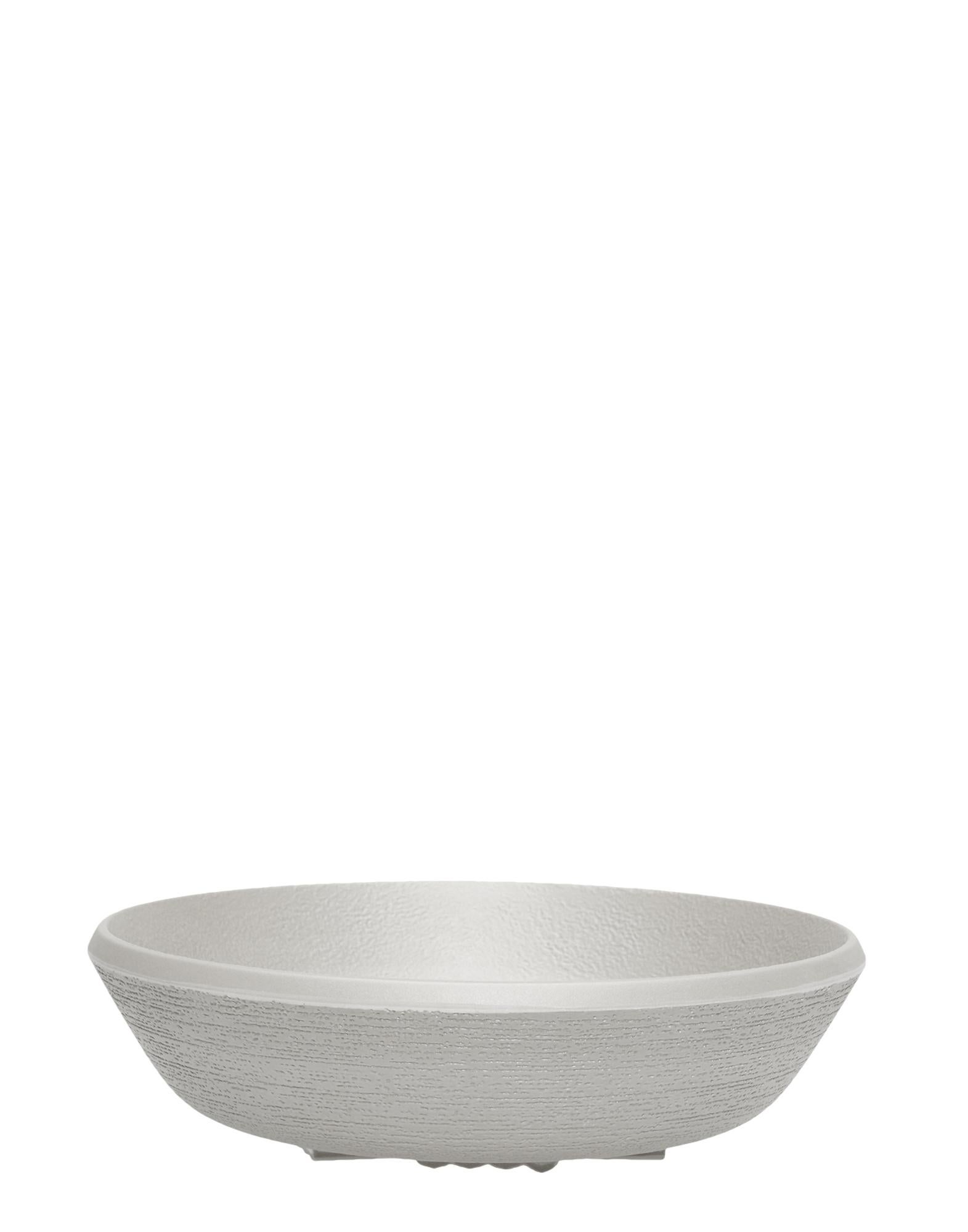 La collection de vaisselle Trama est un service complet inspiré de la poterie japonaise, avec ses textures caractéristiques et très raffinées, ses couleurs naturelles et ses finitions mates. Semblables aux poteries associées aux maisons de campagne,