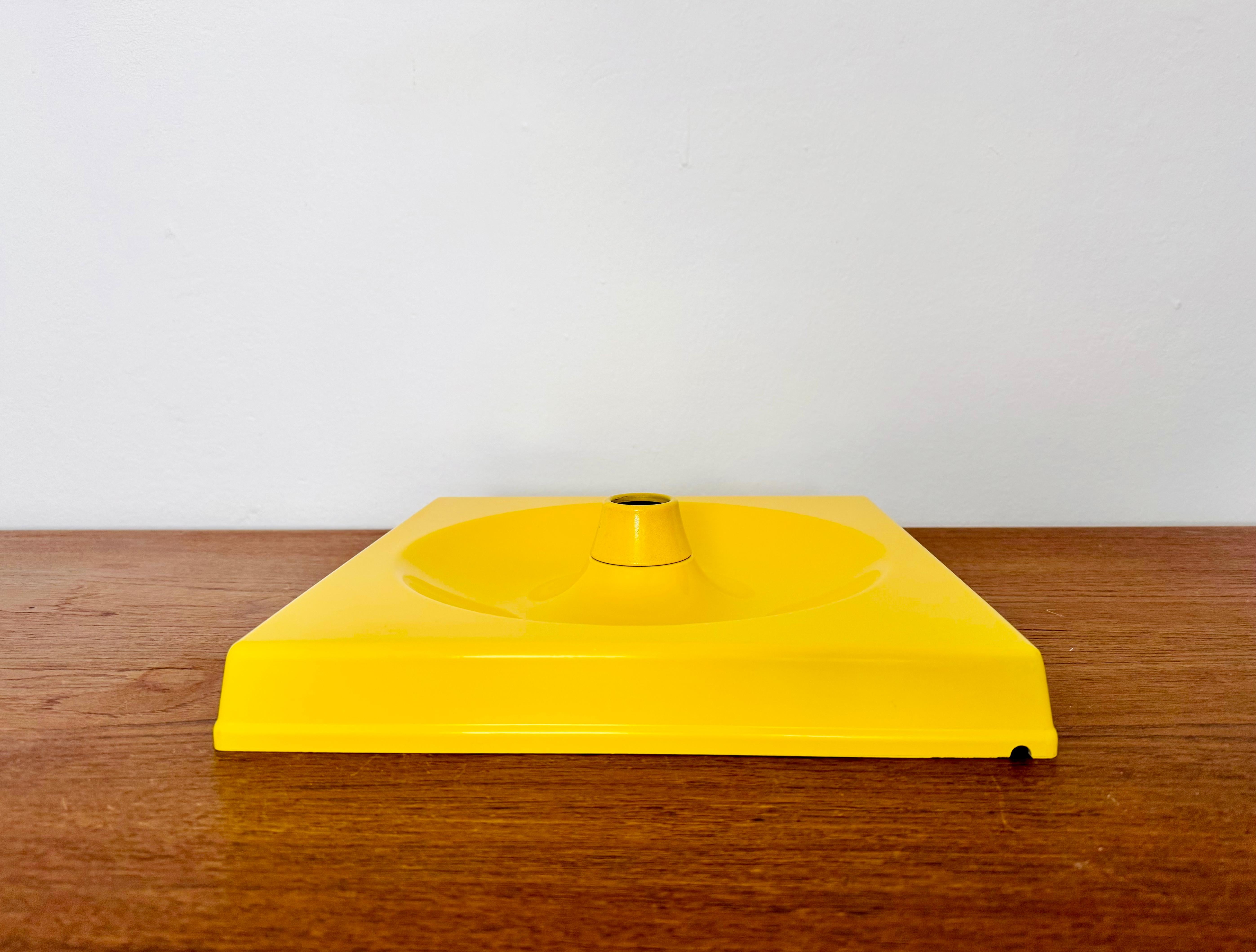 Meravigliose lampade da parete A Space AGE degli anni '60.
Le lampade sono di altissima qualità.
Un design molto contemporaneo con un fantastico carisma.
C'è una luce accogliente.

Produttore: Schönbuch

Condizioni:

Condizioni vintage molto buone