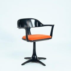 4er-Set schwenkbare Esszimmerstühle im Space-Age-Stil in Schwarz und Orange mit Armlehnen, Emu, 1960er Jahre