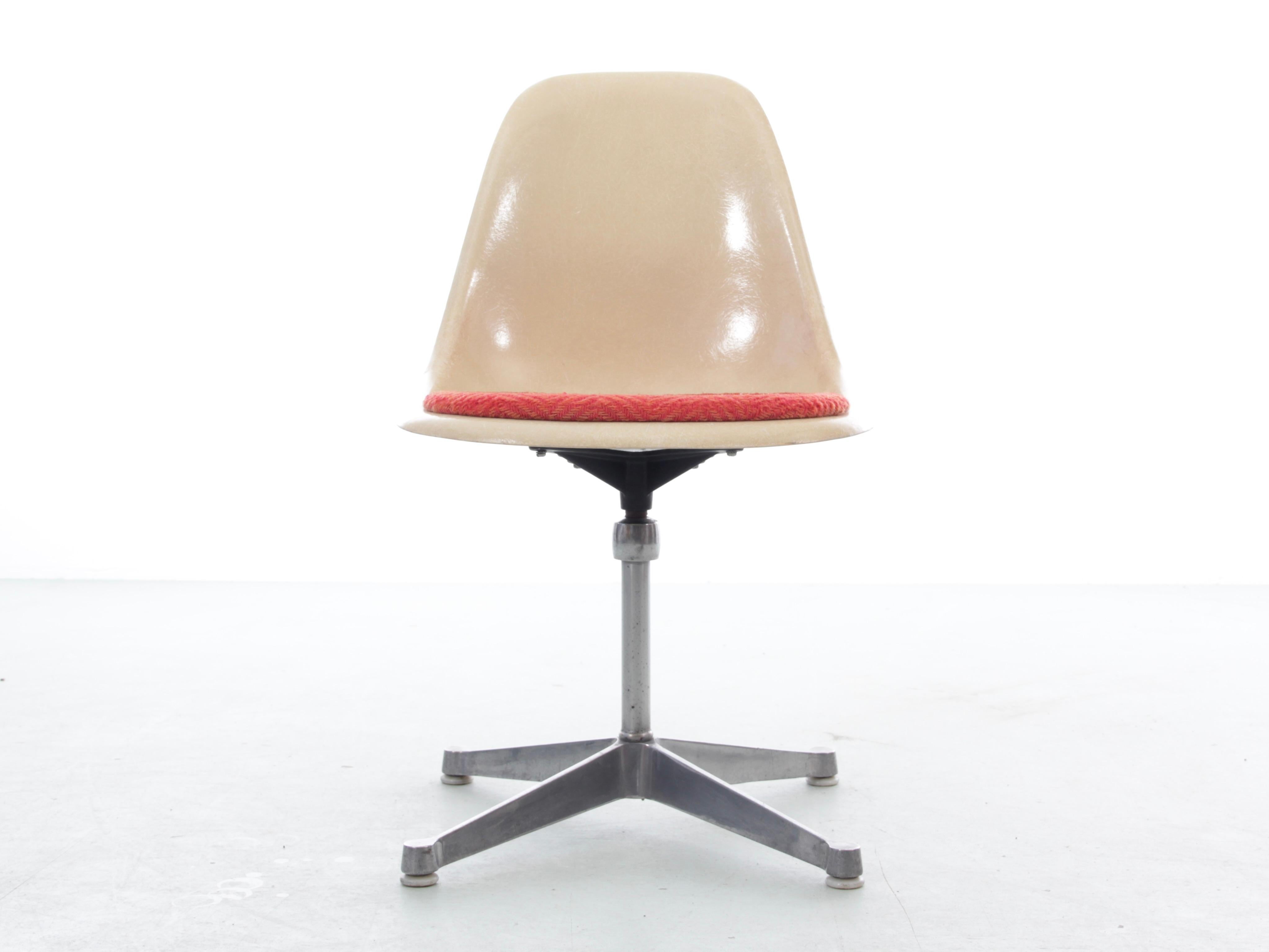 Satz von 4 A Space Age-Drehstühlen. Original-Polsterung. Charles Eames - Herman Mi im Zustand „Gut“ im Angebot in Courbevoie, FR