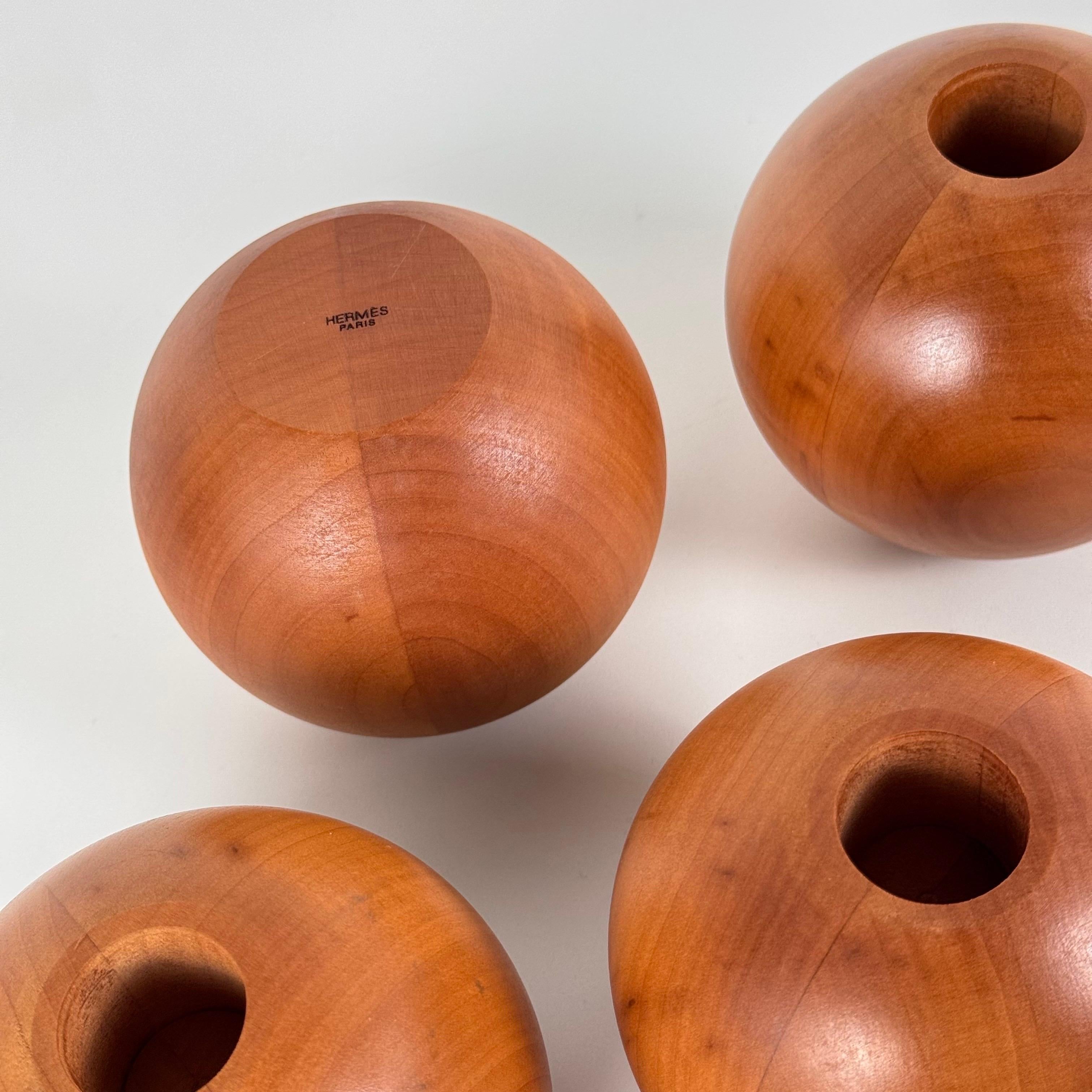 Satz von 4 kugelförmigen Birnbaum-Kerzenhaltern von Bottega Ghianda für Hermès, 1970er Jahre im Angebot 5