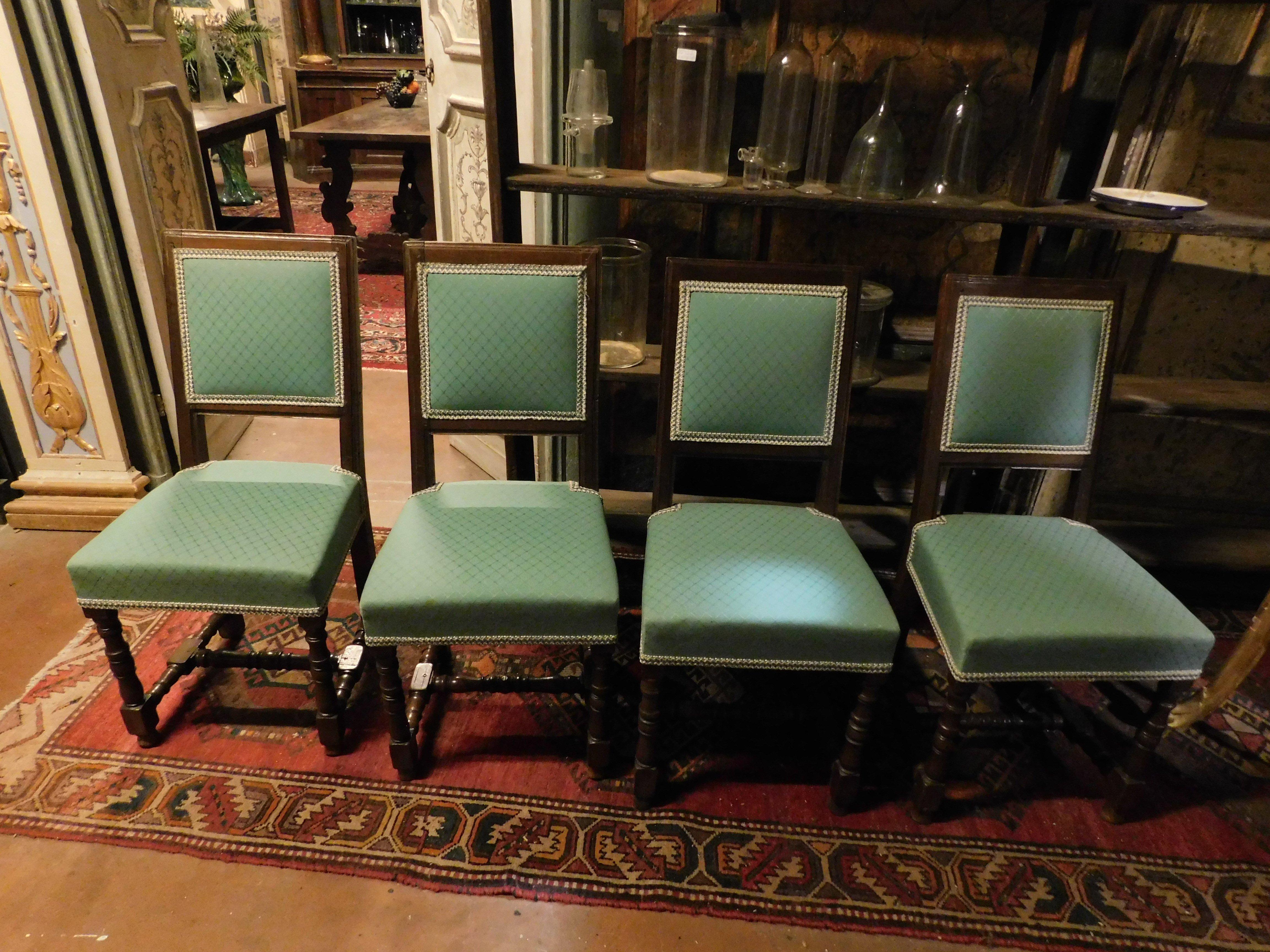 XVIIIe siècle et antérieur Ensemble de 4 chaises à bobines en noyer, rembourrage remplacé, Italie en vente