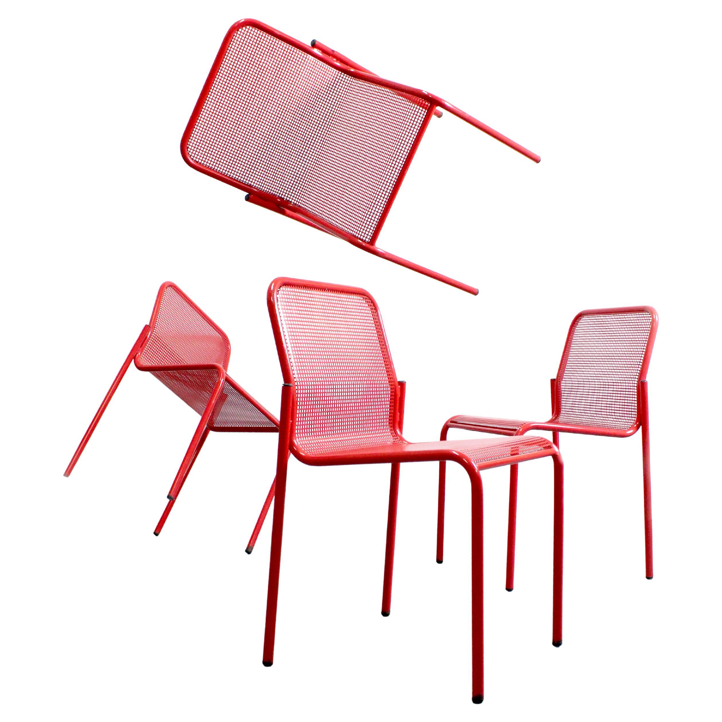 Set of 4 stackable chairs in red lacquered metal with metal mesh seat and back - For Sale