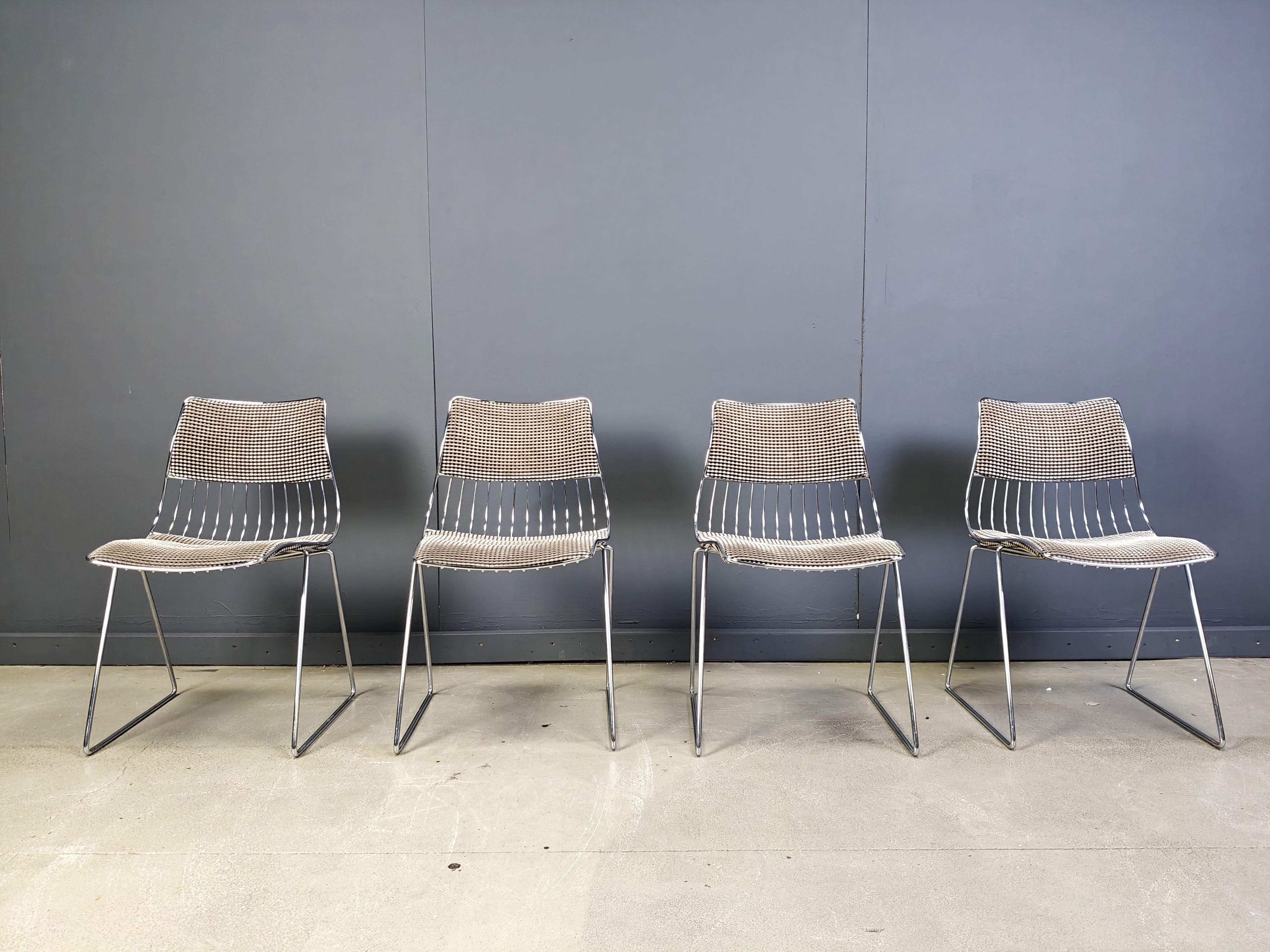 Juego de 4 sillas de comedor apilables de Rudi Verelst para Novalux, años 70 en venta 3