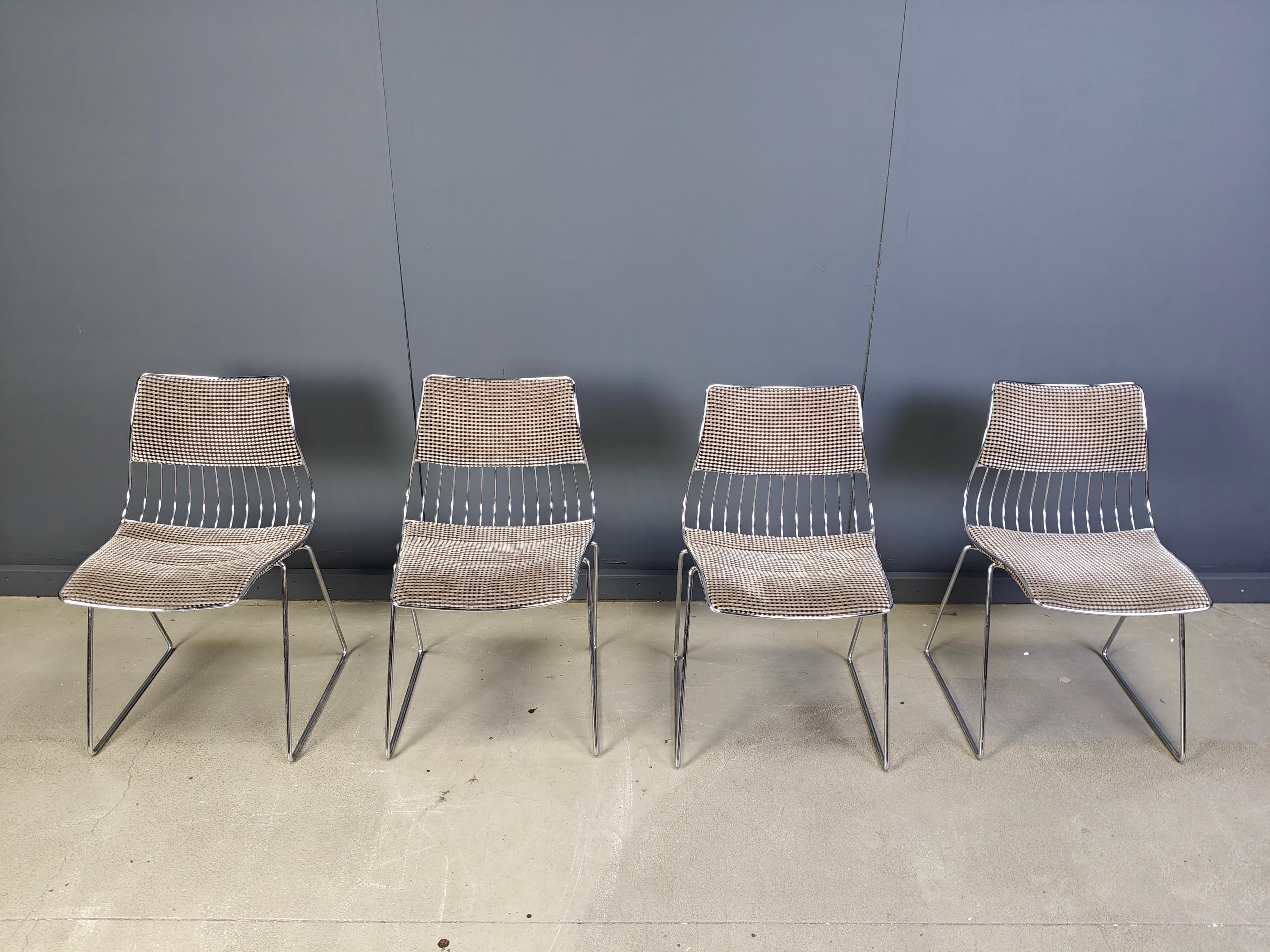 Juego de 4 sillas de comedor apilables de Rudi Verelst para Novalux, años 70 en venta 4