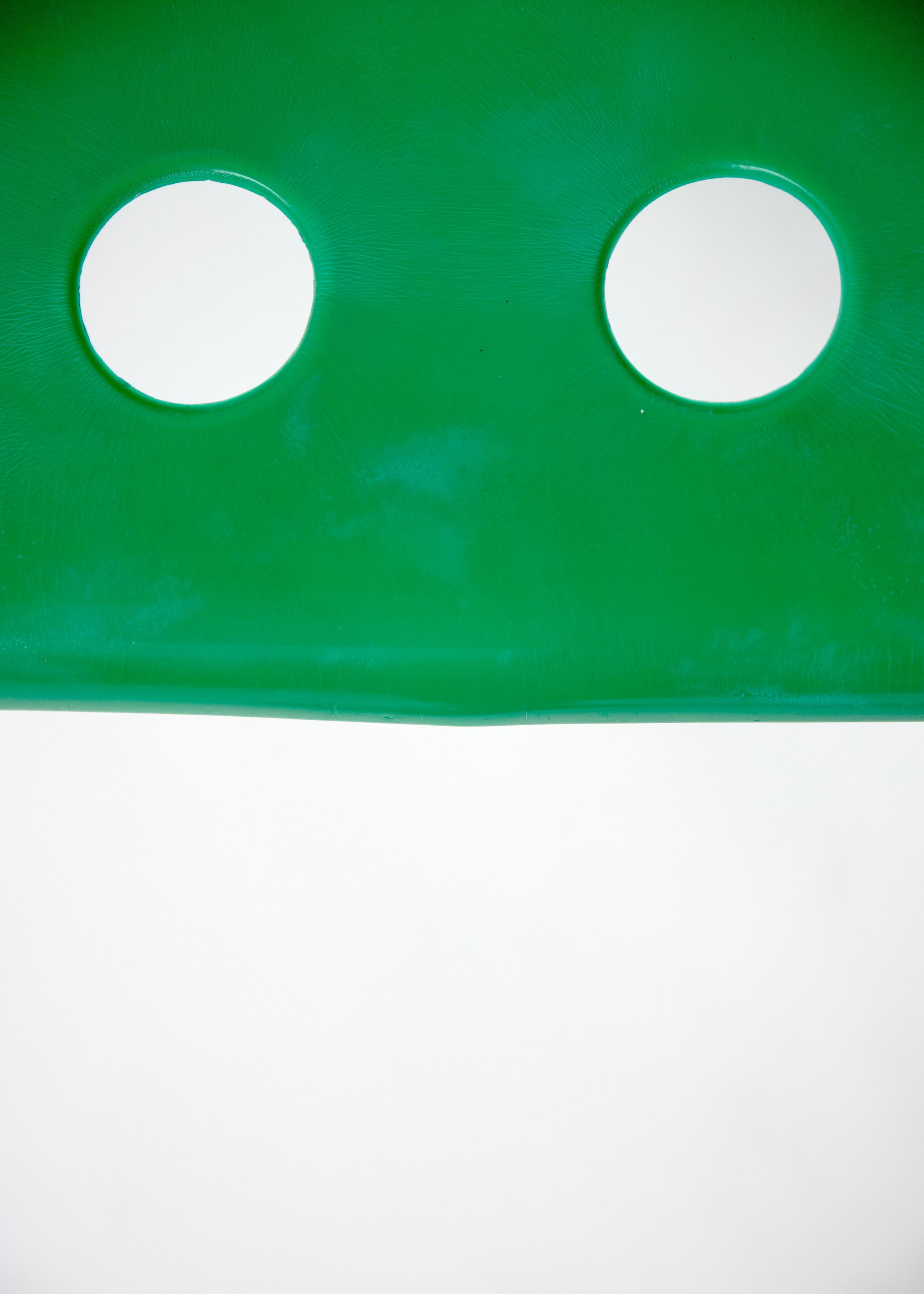 Satz von 4 stapelbaren grünen Polostühlen von Robin Day für Hille, 1980er Jahre im Angebot 1