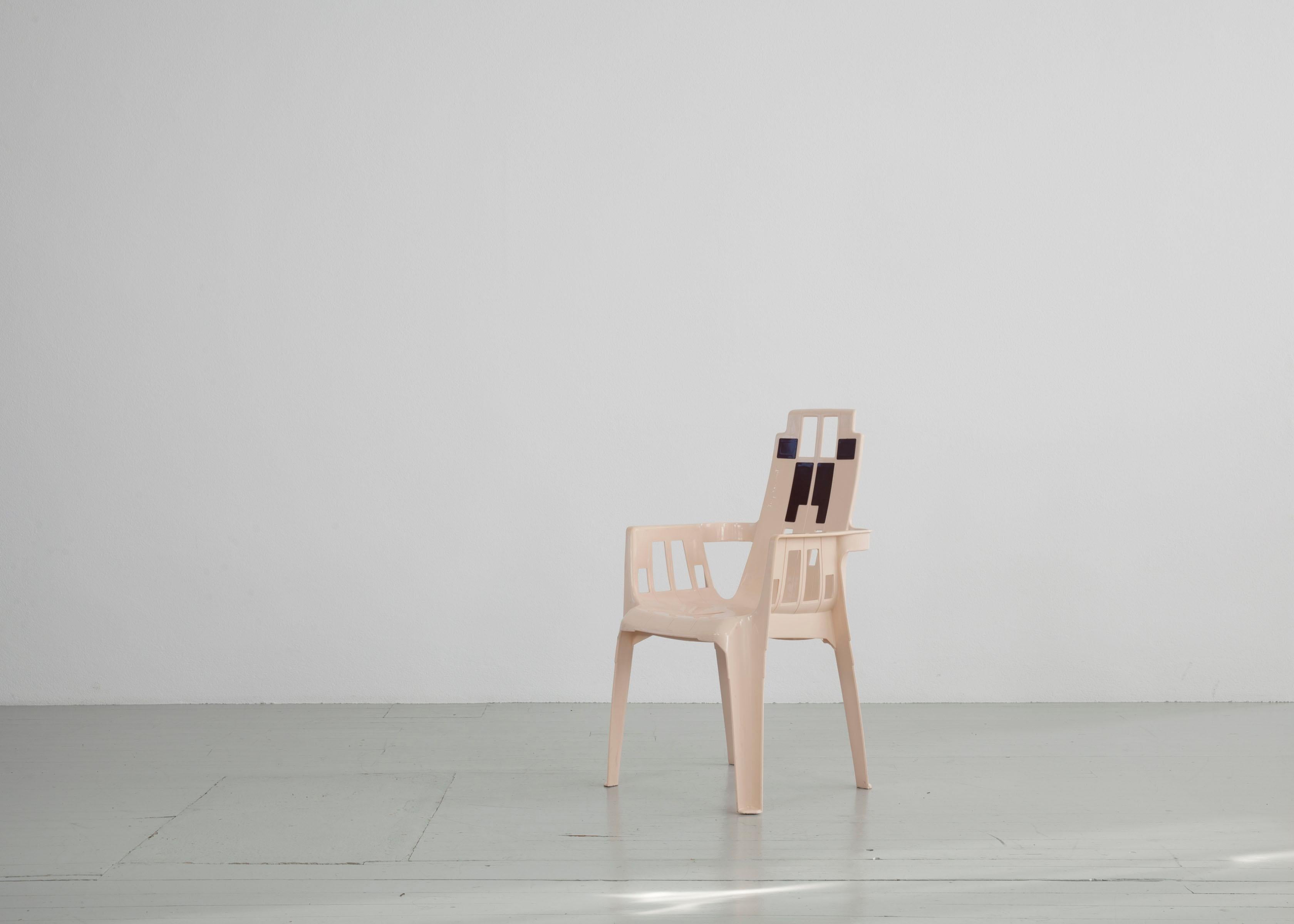 Plastique Ensemble de 4 chaises empilables en plastique de Pierre Paulin pour Henry Massonnet en vente