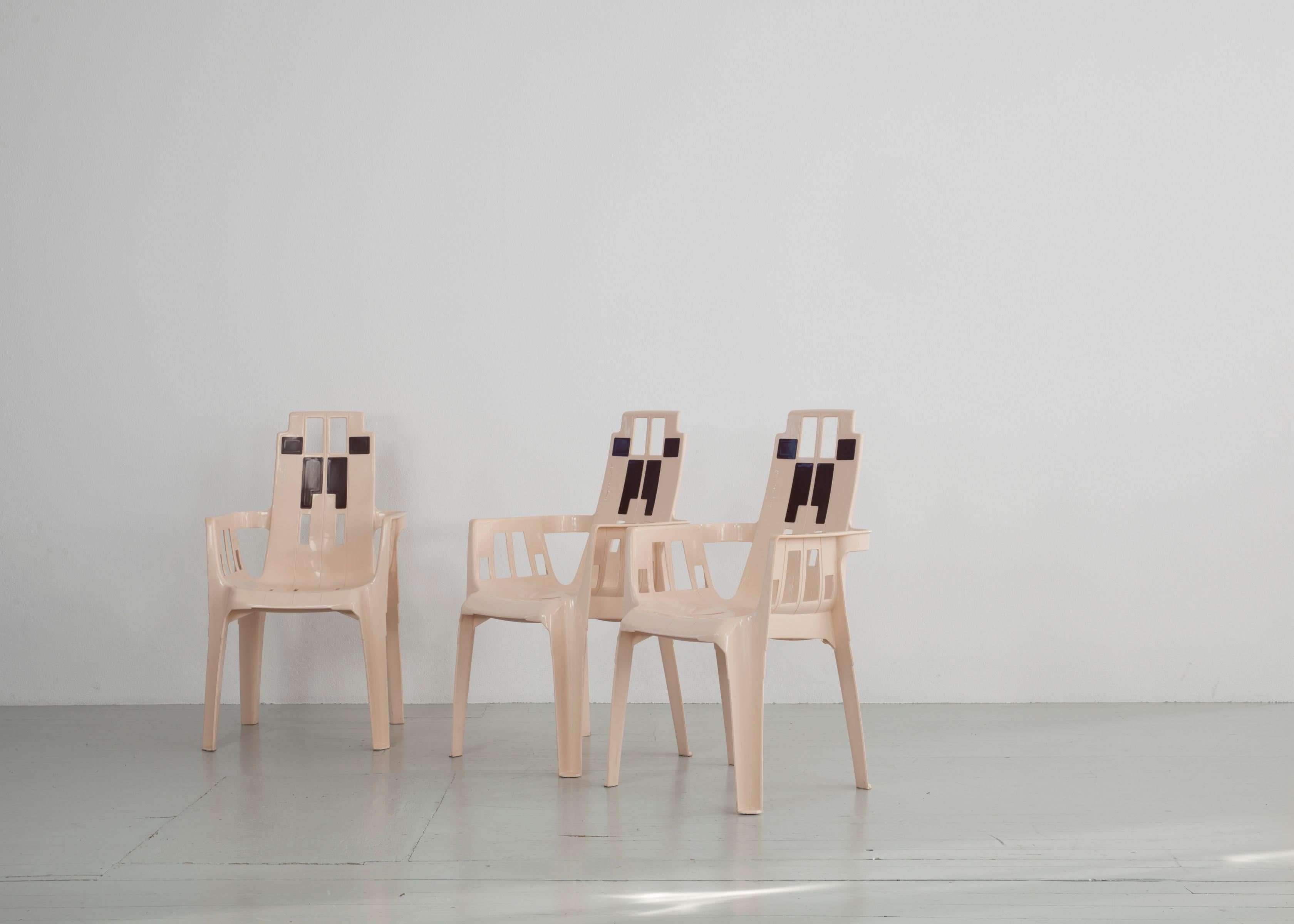 Ensemble de 4 chaises empilables en plastique de Pierre Paulin pour Henry Massonnet en vente 2