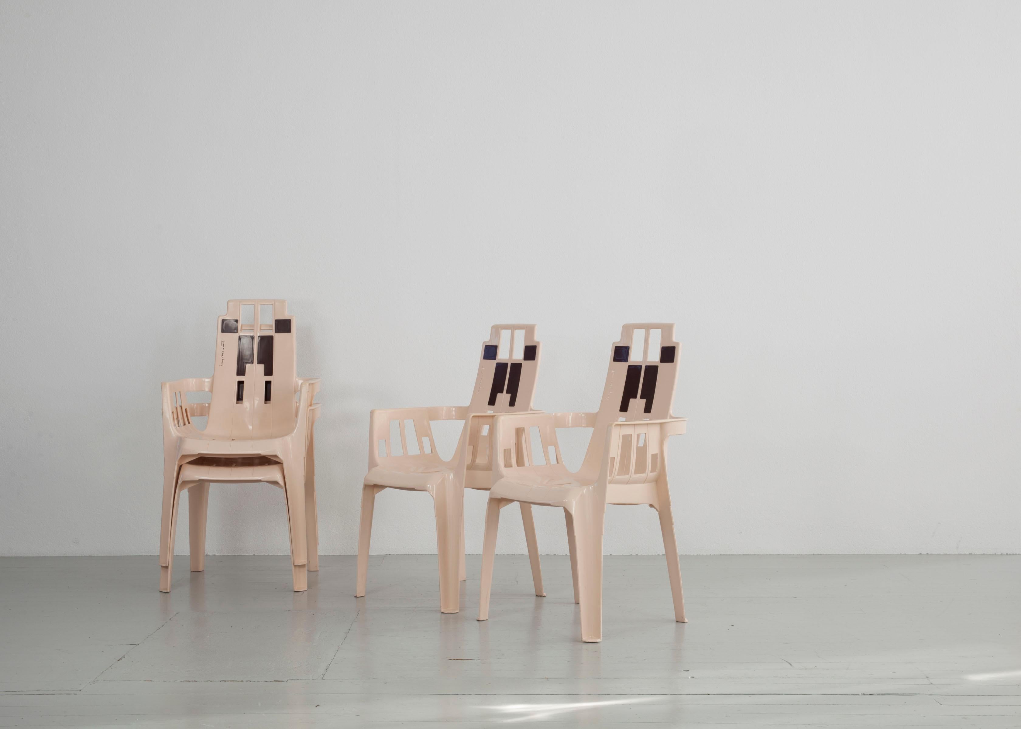 Ensemble de 4 chaises empilables en plastique de Pierre Paulin pour Henry Massonnet en vente 3